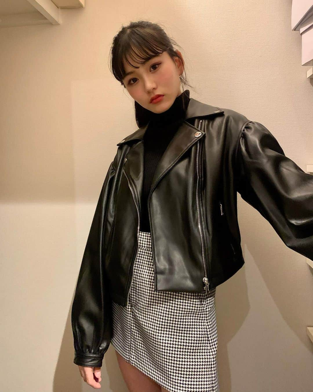 田仲埜愛さんのインスタグラム写真 - (田仲埜愛Instagram)「.  black code ❤︎  昨日は撮影 楽しすぎました🕊。・゜  #ootd #ootdfashion  #monotone #style #blackcode  #モノトーンコーデ #cool #makeup  #jc2 #田仲埜愛 #noa❤︎」2月13日 23時06分 - noanoa_38