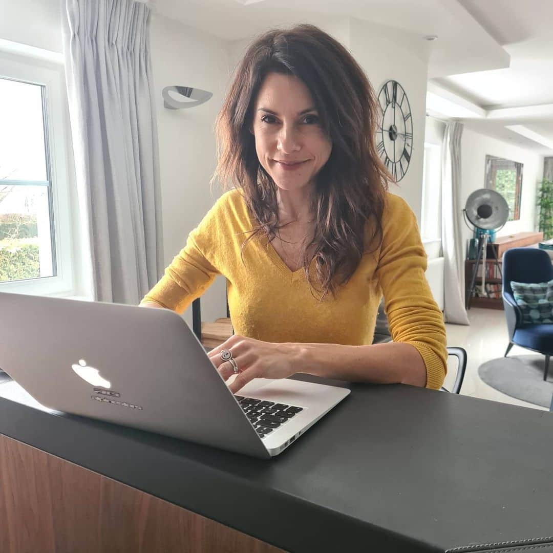 ロマン・グロージャンのインスタグラム：「Le premier roman de ma magnifique femme en précommande, bien évidement je vous le conseille 🥰 @mariongrosjean #asoeurperdue」