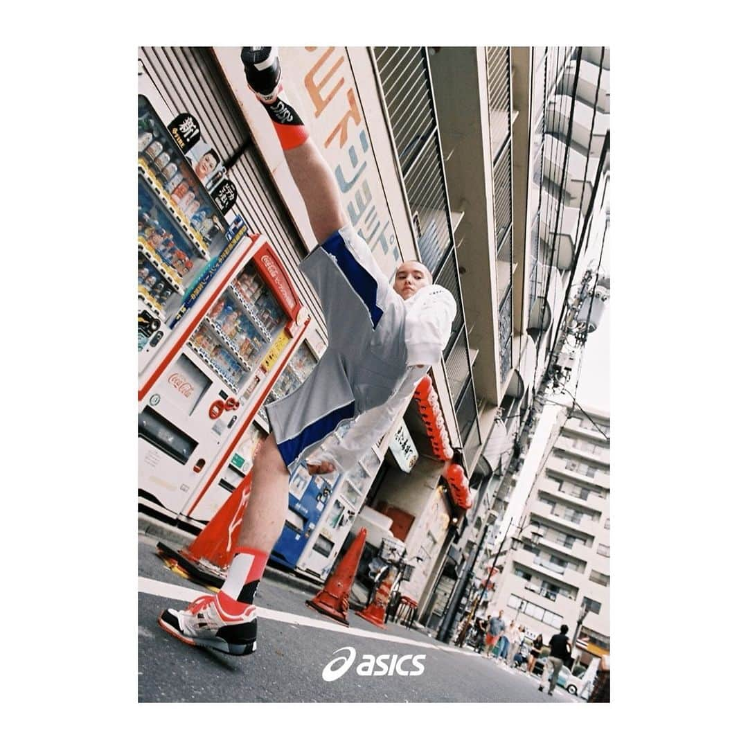 TEPPEIさんのインスタグラム写真 - (TEPPEIInstagram)「…﻿ ﻿ Fashion direction for GEL-LYTE™ III World Campaign /﻿ ﻿ Creative direction by @scott_kooken ﻿ Photography by @shun_komiyama ﻿ Fashion direction by TEPPEI ﻿ Styling by  @oyamadakoji ﻿ Hair by @showfujimoto ﻿ Makeup by @atsushikokawa ﻿ ﻿ #asicsgellyte3 ﻿ ﻿ ﻿」2月13日 23時30分 - stylist_teppei