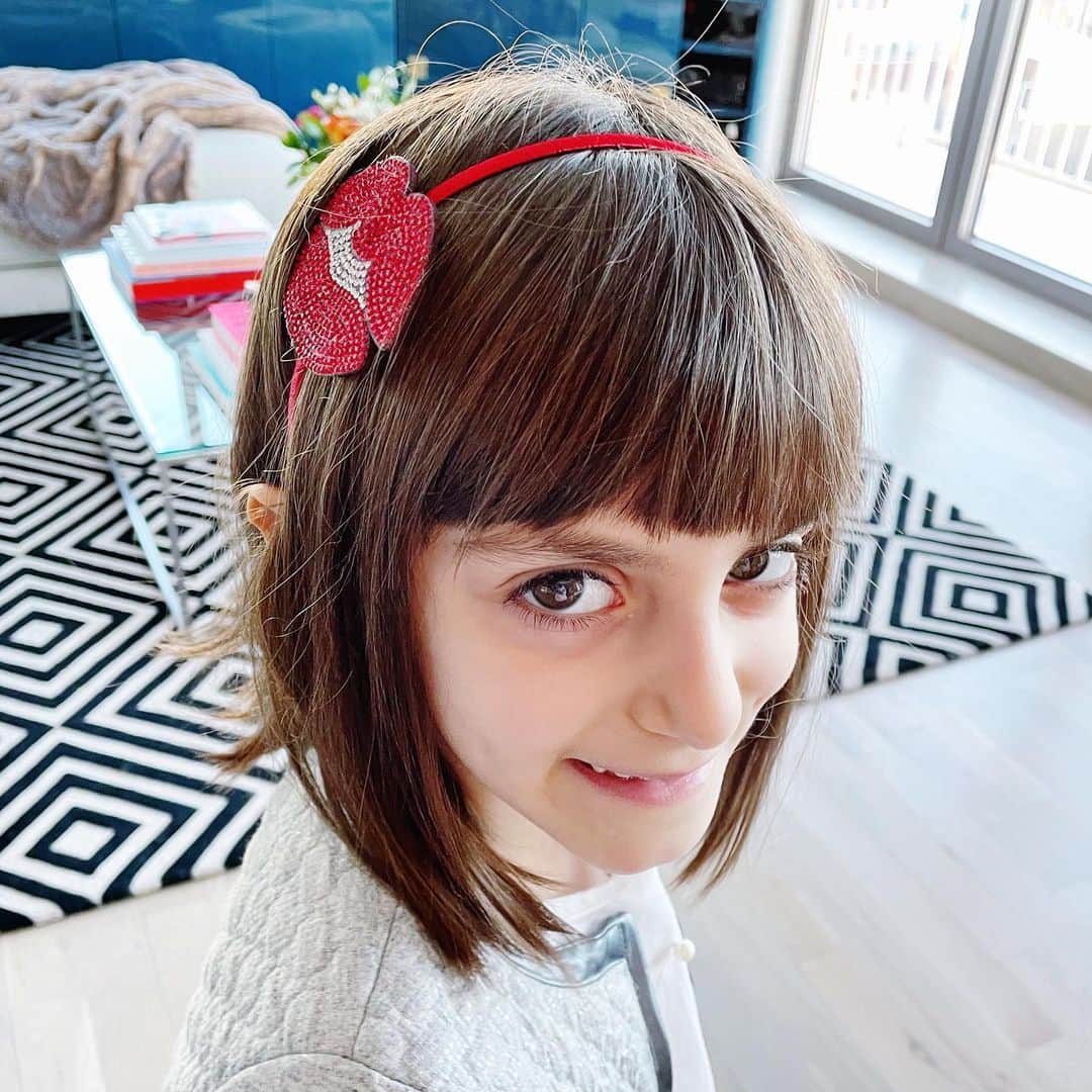 Ilana Wilesのインスタグラム：「After initially taking out a black tie red dress to wear to school for their Valentine’s Day celebration on Friday (same one she wore to school last year), Harlow decided to exercise some V-Day restraint. She put together a white pearl top, a black crushed velvet skirt, a silver quilted jacket and a red rhinestone lips headband. Extra, but not TOO extra. I think this means my baby is growing up???」