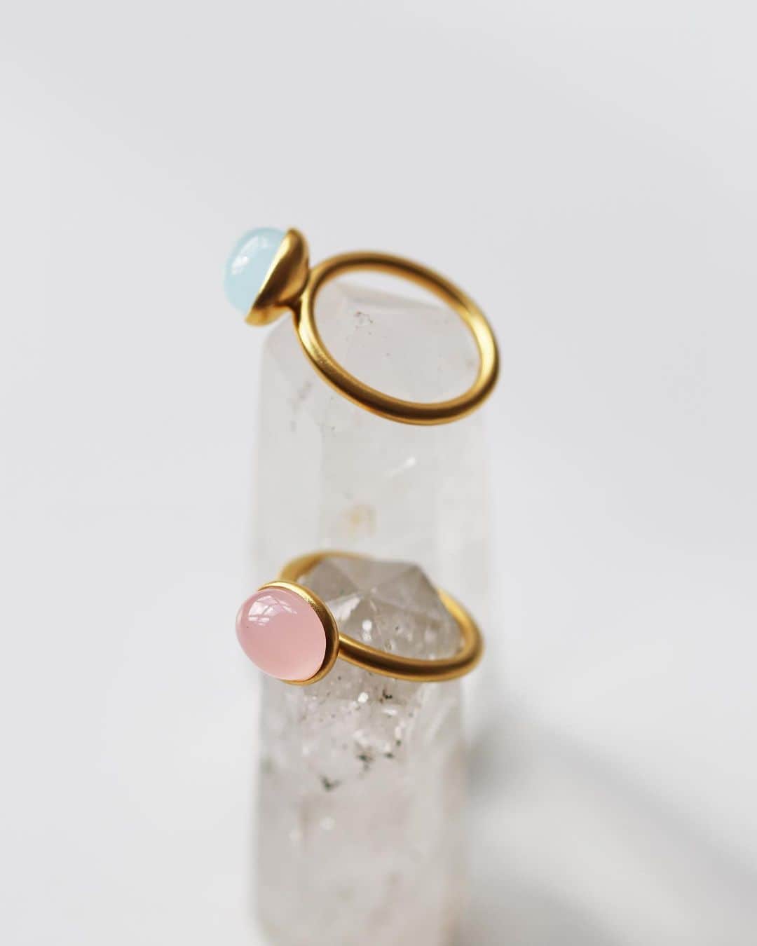 ジュリーサンドラゥのインスタグラム：「Valentines coming up tomorrow. Give someone you love a little special something this year.  Lola rings❤️ 1750 DKK - 240 EUR . . . #juliesandlau #juliesandlaujewelry #jewelry」