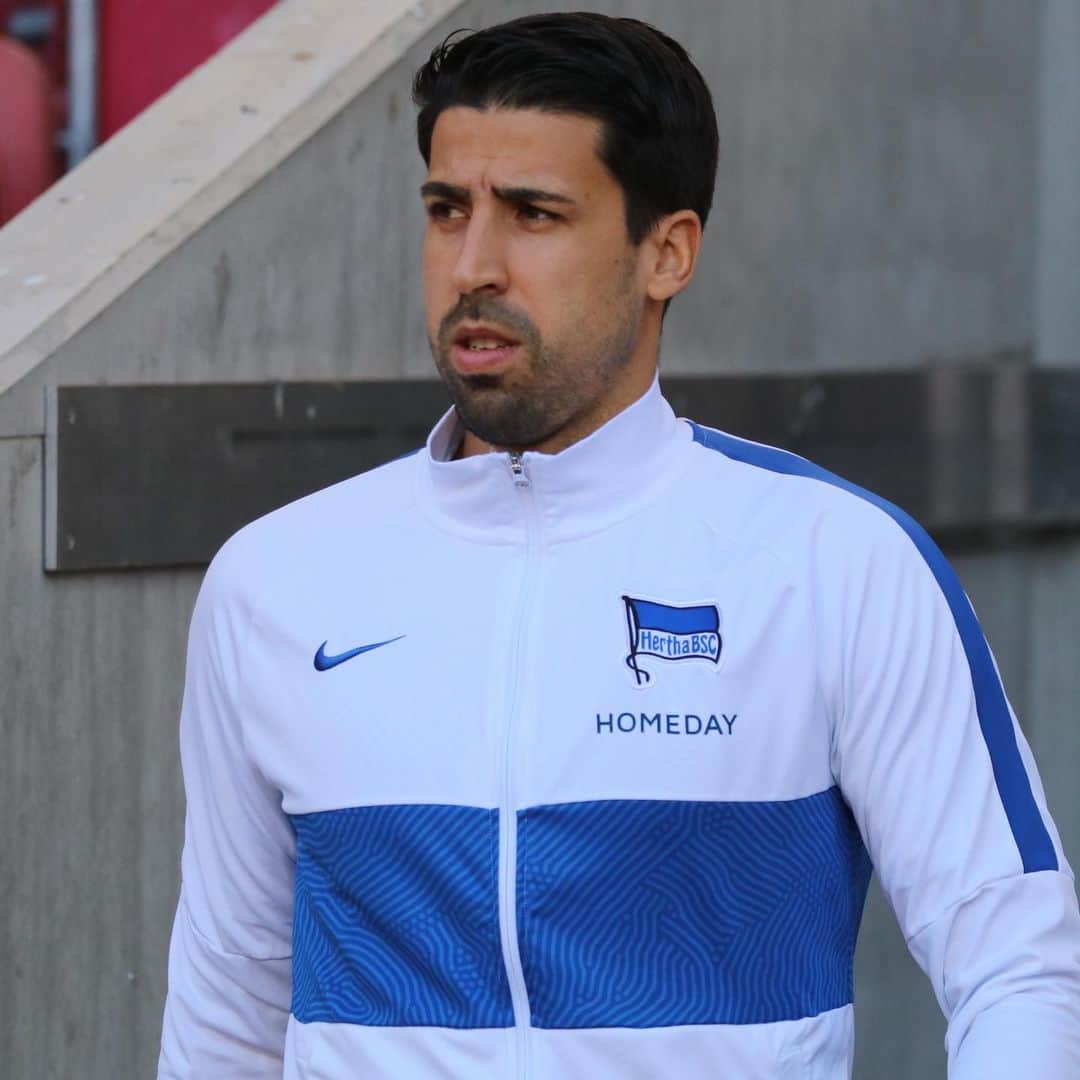 VfBシュトゥットガルトのインスタグラム：「🔙 Wo alles begann. Schön, dich wieder in der Mercedes-Benz Arena zu sehen, Sami Khedira! 👋  #VfB #VfBBSC #bundesliga #heimspiel #khedira #rückkehr #jungundwild #stuttgarterjunge #VfBStuttgart #auscannstatt」