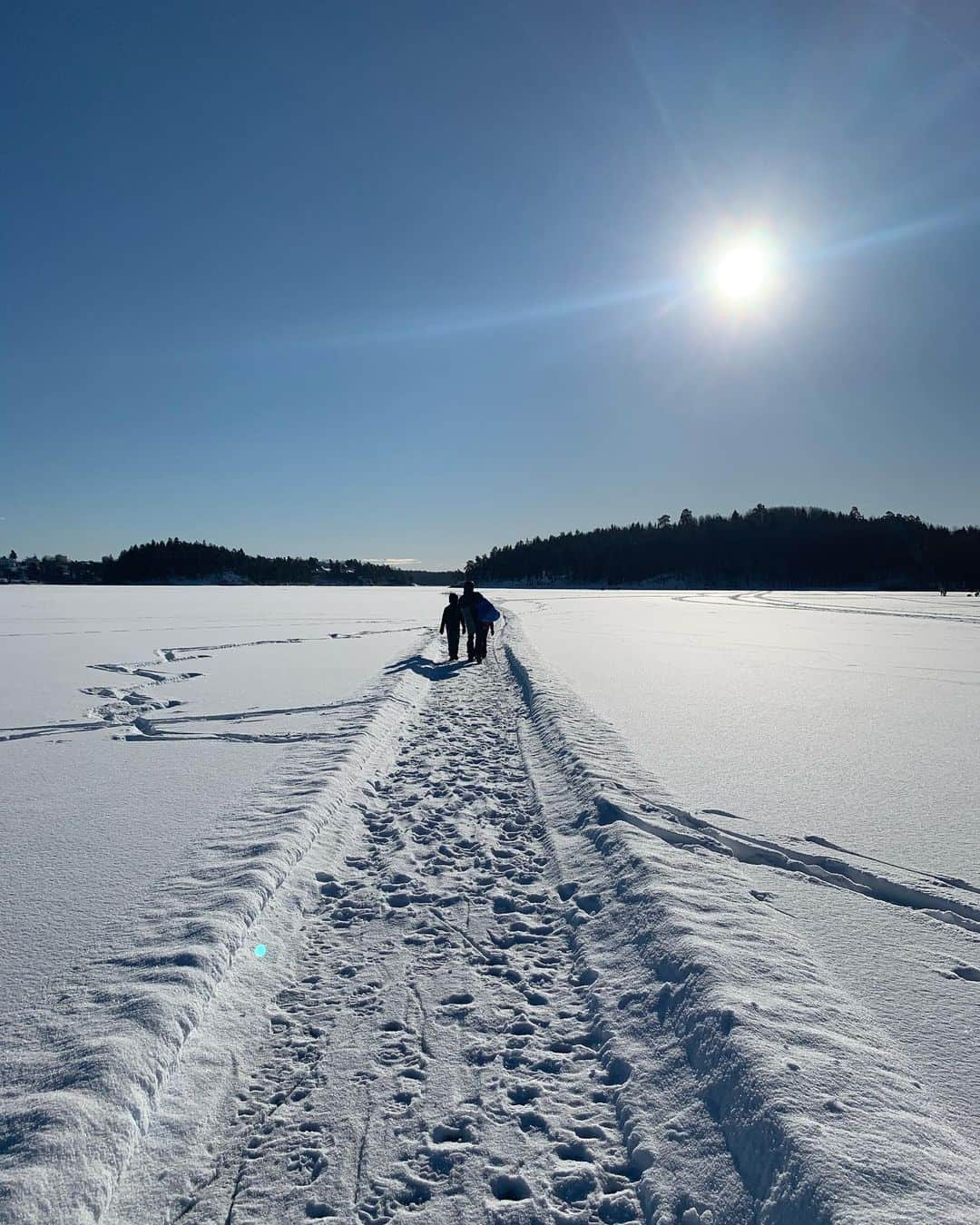 マイア・ヒラサワのインスタグラム：「Såna här dar❤️❄️」