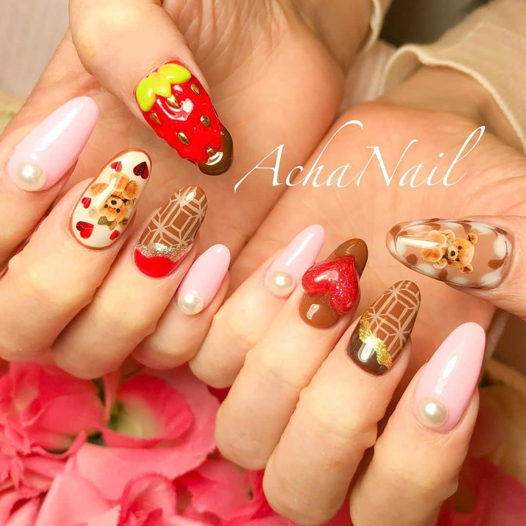 AchaNailのインスタグラム：「チョコレートネイル💖﻿ https://ameblo.jp/acha-nail/entry-12656516613.html﻿ ﻿ 只今チョコネイルキャンペーン開催中🍫（2月末まで）﻿ 詳しくはブログにて✨﻿ https://ameblo.jp/acha-nail/entry-12651120941.html﻿ ﻿ #ネイル #ジェルネイル #フィルイン #フィルイン導入サロン #南池袋 #池袋 #池袋ネイルサロン #ネイルデザイン #バレンタインデー #バレンタインネイル #チョコネイル #チョコレート #チョコレートネイル #自分チョコ #板チョコネイル #locari #Nails #AchaNail #NailStagram #InstaNails #Nailart #JapaneseNailart #NailDesign #Gelnails #kawaii #네일 #日式美甲 #Valentineday #chocolate #chocolatenails」