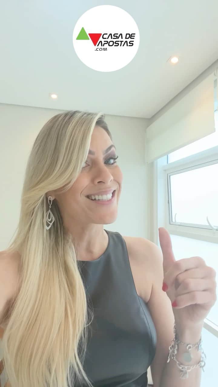 レナータ・ファンのインスタグラム：「A 36ª rodada do Brasileirão começa hoje e eu já palpitei não @casadeapostas_br!   Para esse fim de semana, escolhi 3 mercados: o tradicional 1X2, Ambos Marcam e Dupla Chance! ☺️  Será que vou me dar bem?! Vem pra Casa! 🚀🏠  #casadeapostas #seriea #campeonatobrasileiro #renatafan」