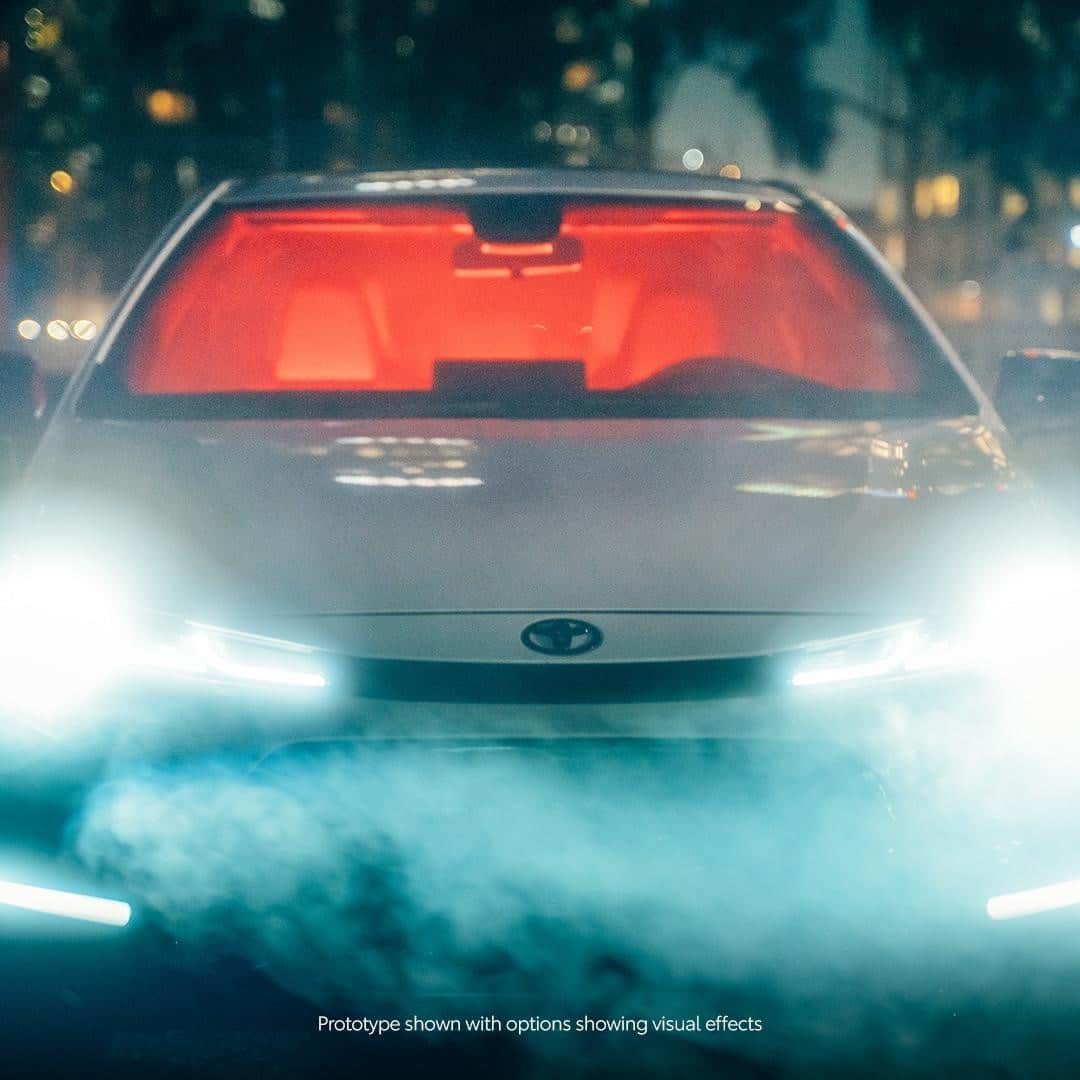 toyotausaさんのインスタグラム写真 - (toyotausaInstagram)「Look me in the eyes. #Corolla Nightshade #LetsGoPlaces」2月14日 0時00分 - toyotausa