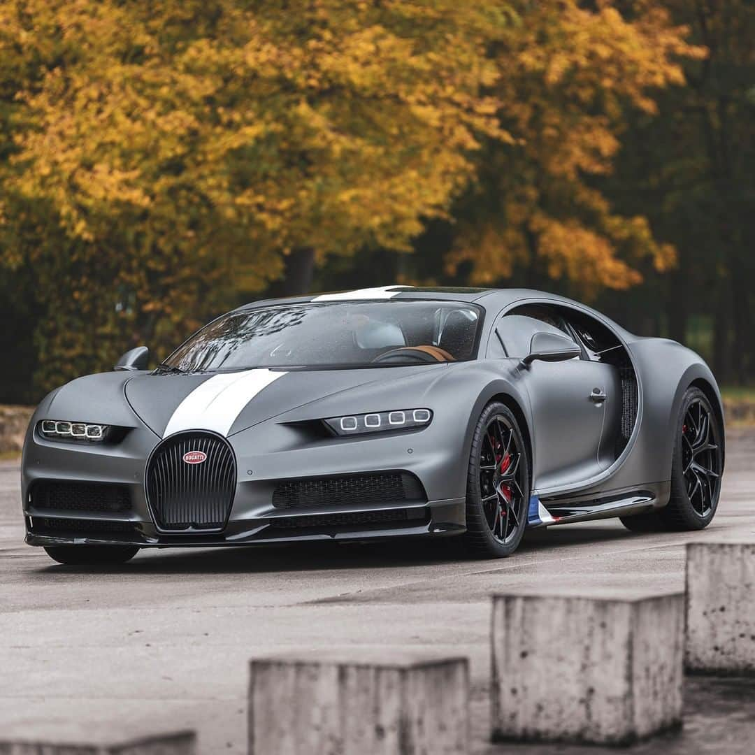 ブガッティさんのインスタグラム写真 - (ブガッティInstagram)「The exclusive Les Légendes du Ciel is limited to 20 units. This unique CHIRON Sport brings past and present together.   #BUGATTI #BUGATTIChironSport #CHIRONSport #BUGATTILegendesDuCiel #LegendesDuCiel  _  WLTP: Fuel consumption, l/100km: low 43.33 / medium 22.15 / high 17.99 / extra high 18.28 / combined 22.32; CO2 emissions, combined, g / km: 505.61; efficiency class: G」2月14日 0時01分 - bugatti