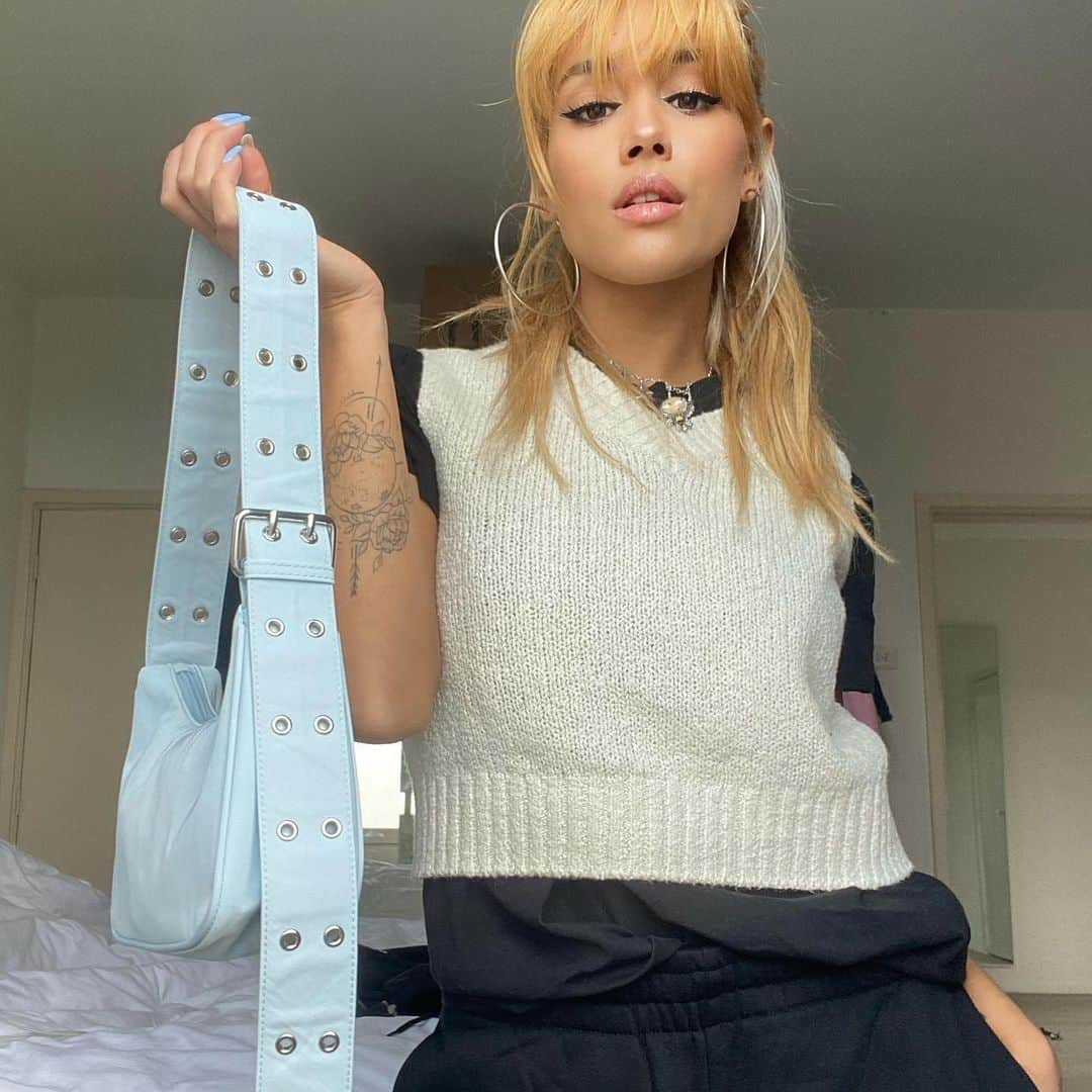 ウィークデイさんのインスタグラム写真 - (ウィークデイInstagram)「Make your nails match the bag, like @sterremarith  #inweekday #repost」2月14日 0時01分 - weekdayofficial