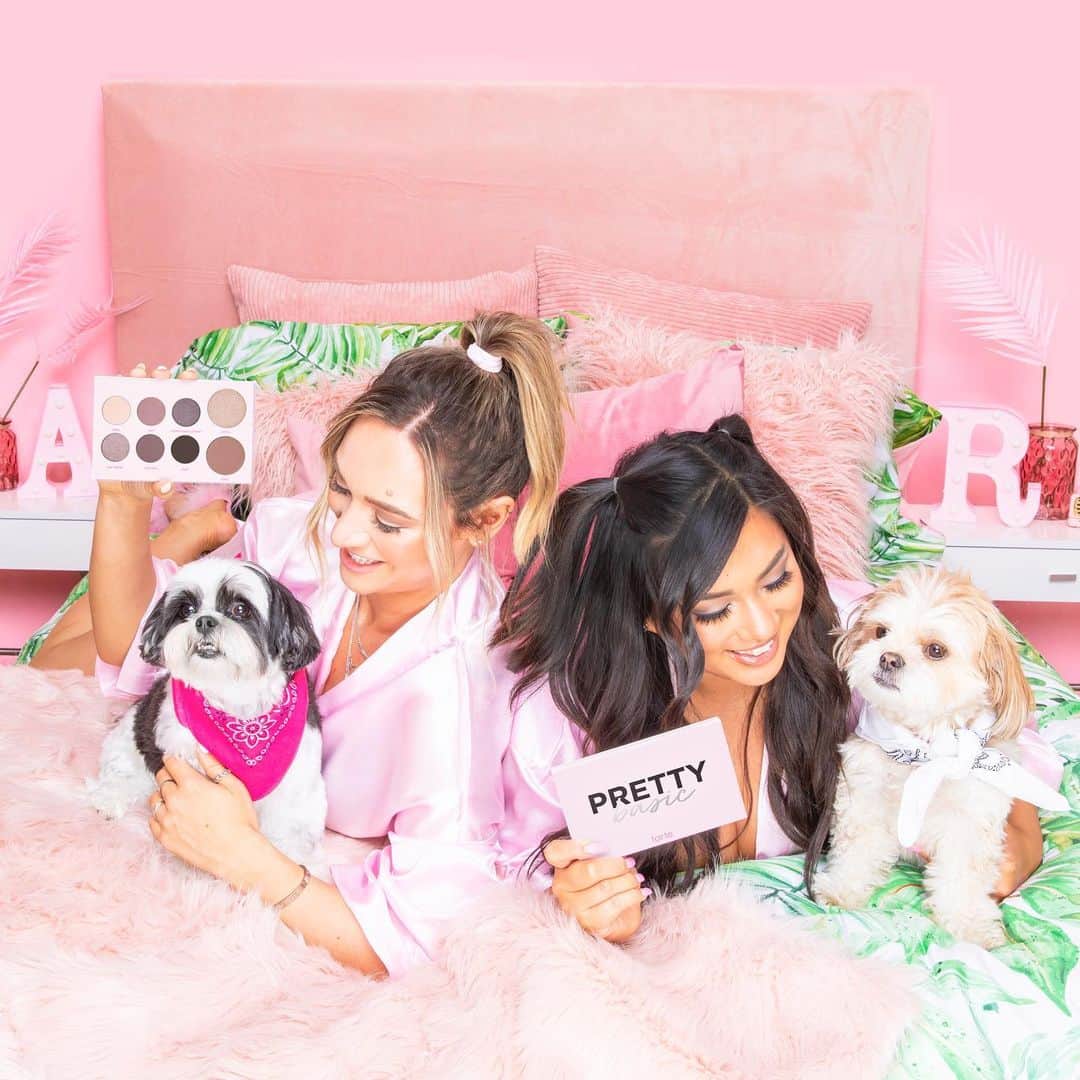 Tarte Cosmeticsさんのインスタグラム写真 - (Tarte CosmeticsInstagram)「Tag your Galentine 💕 @alisha & @missremiashten lookin' extra cute with their fur-babies & NEW #prettybasicxtarte collection. Grab these full-face faves for ONLY $35 USD ($57 USD value) + get free shipping on all US orders! #GalentinesDay #crueltyfree #rethinknatural」2月14日 0時03分 - tartecosmetics