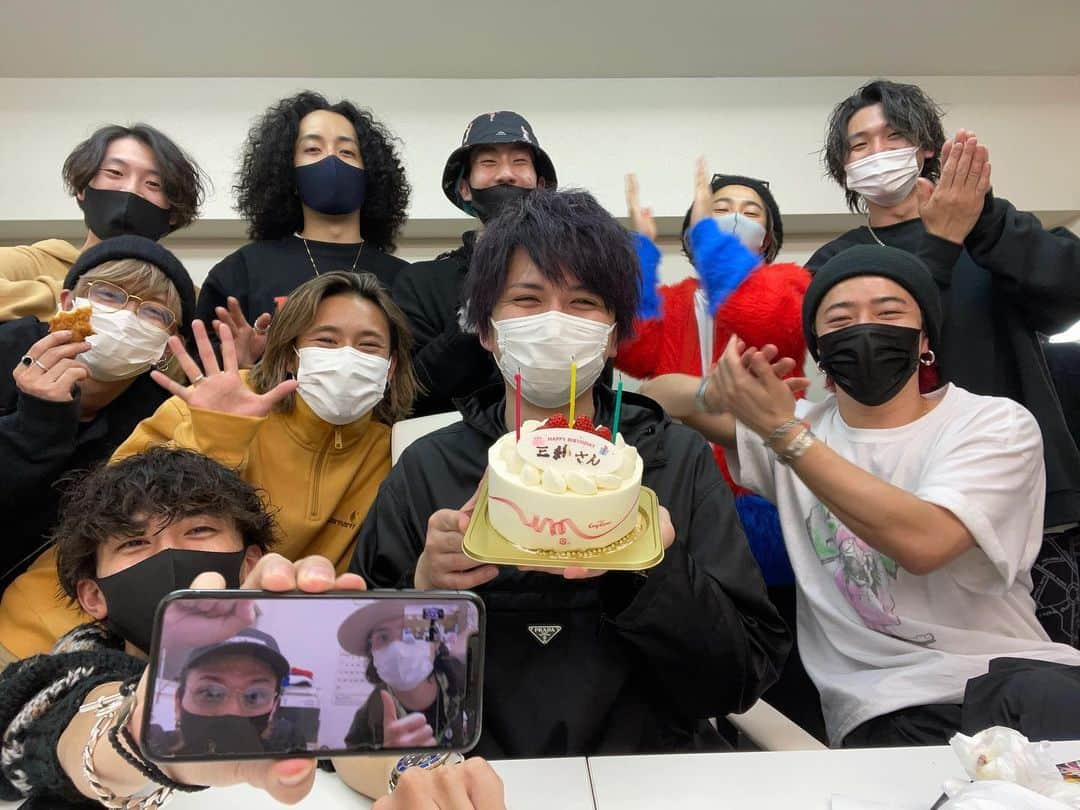 三科光平さんのインスタグラム写真 - (三科光平Instagram)「３２歳の誕生日をお祝いしてもらいました🥺 #不意打ち #自分でも忘れてた #ありがとう❤️ #プレゼントは後日あけます #ネームプレートは雨宮の仕業」2月14日 0時13分 - kohei_mishina