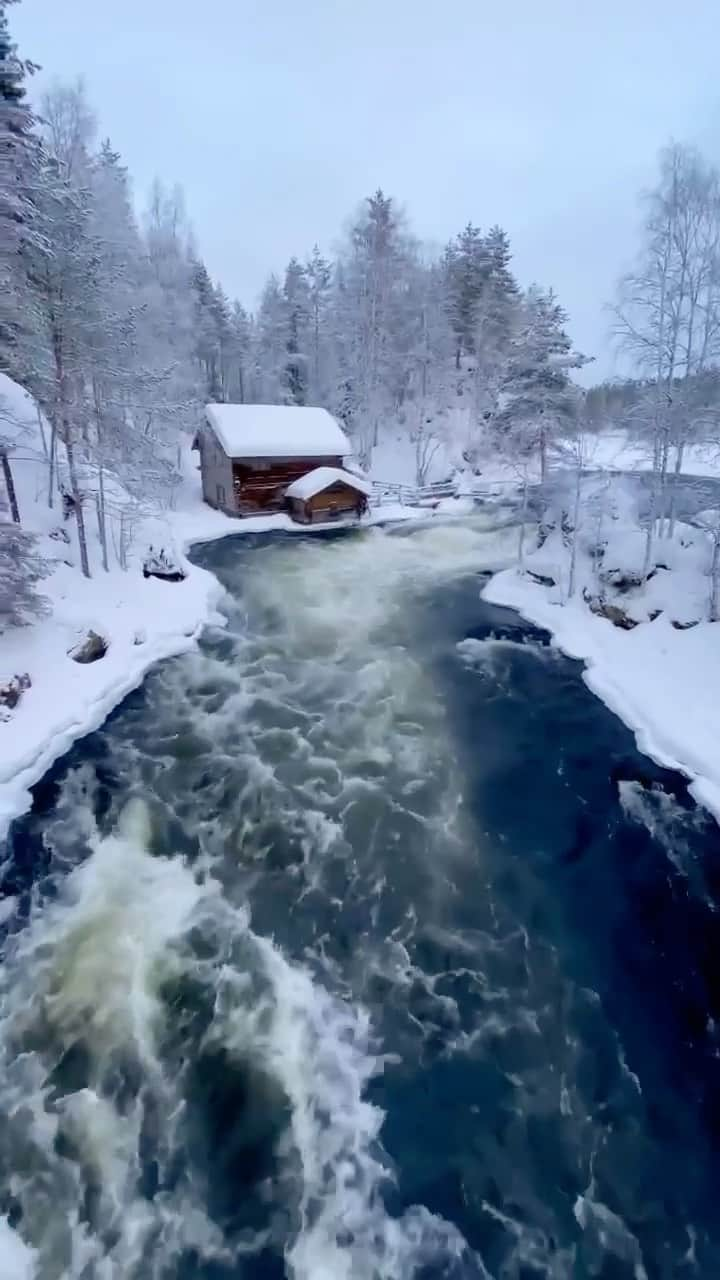 Canon Photographyのインスタグラム：「Cold morning in Finland 🇫🇮 Reel by // @seffis Curated by @steffeneisenacher  #reels #finland #lapland #finnishlapland #winterwonderland」