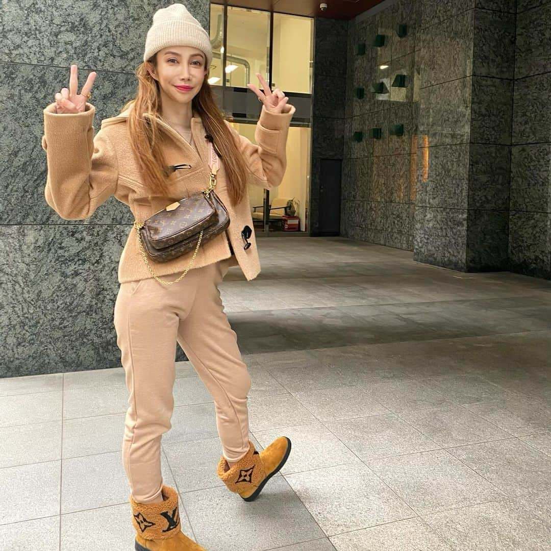 fashion dog loverさんのインスタグラム写真 - (fashion dog loverInstagram)「❤︎LV❤︎  #fashion#winter #winterfashion #fashionista #fashiongram #fashionstyle #fashionblogger #fashionlover #ootd #ootdfashion #outfit #outfitoftheday #louisvuitton #zara#ファッション#ファッションコーデ #ファッションスナップ #コーデ#コーディネート #コーデ記録 #ルイヴィトン #ザラ#ザラジョ #ザラコーデ #カジュアルコーデ #コート #ニットキャップ」2月14日 0時24分 - chihuahuanyan