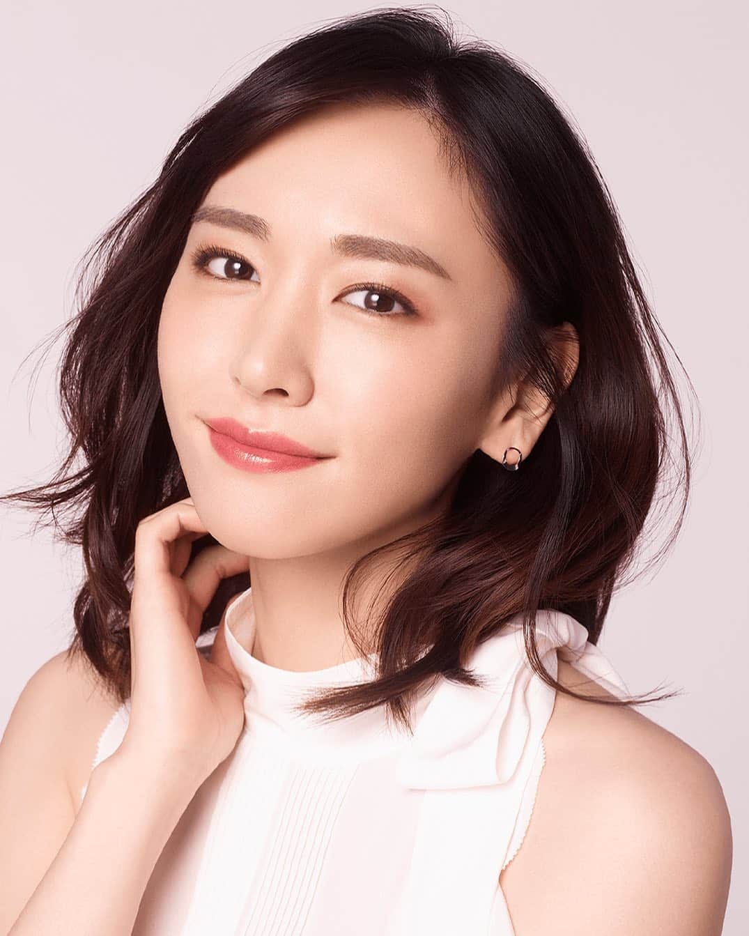 新垣結衣　ファンアカウントのインスタグラム：「コーセー新CM「新エスプリーク」篇 #新垣結衣 #ガッキー #kose #エスプリーク #esprique」