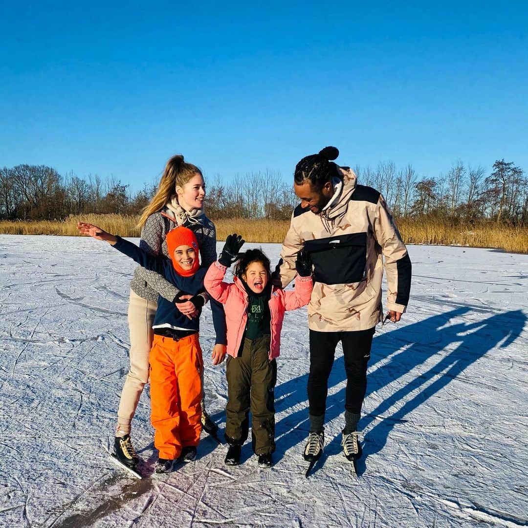 サネリー・ジェームズのインスタグラム：「⛸🧊♥️」