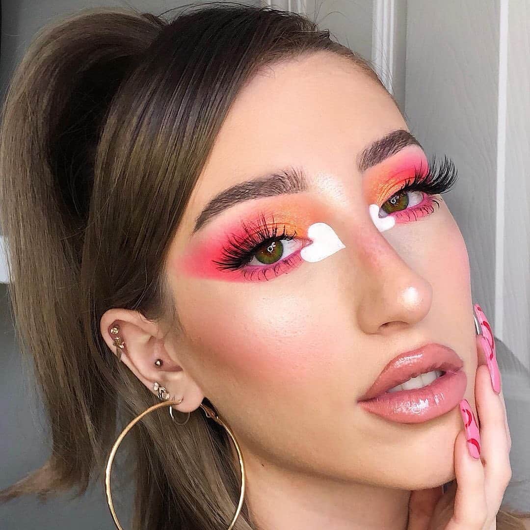 Kylie Cosmeticsさんのインスタグラム写真 - (Kylie CosmeticsInstagram)「here for these inner corner hearts! 🤍🤗 @bysssarah⁠ wearing soft pink loose setting powder⁠ ✨ kyliecosmetics.com⁠⁠」2月14日 0時31分 - kyliecosmetics