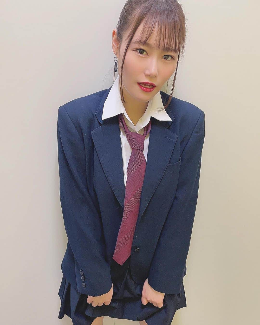 東坂みゆのインスタグラム：「オンライン 💓バレンタインイベント💓 有難う御座いました✨ . 今日はメンバーで制服きました⭐️ 私はギャルっぽく仕上がりました🤣 . 集まってくださった皆様も 盛り上がってくださり メンバーも楽しそうにしてて いいイベントでした☺️✨ . はっぴーばれんたいーーん💓💓」