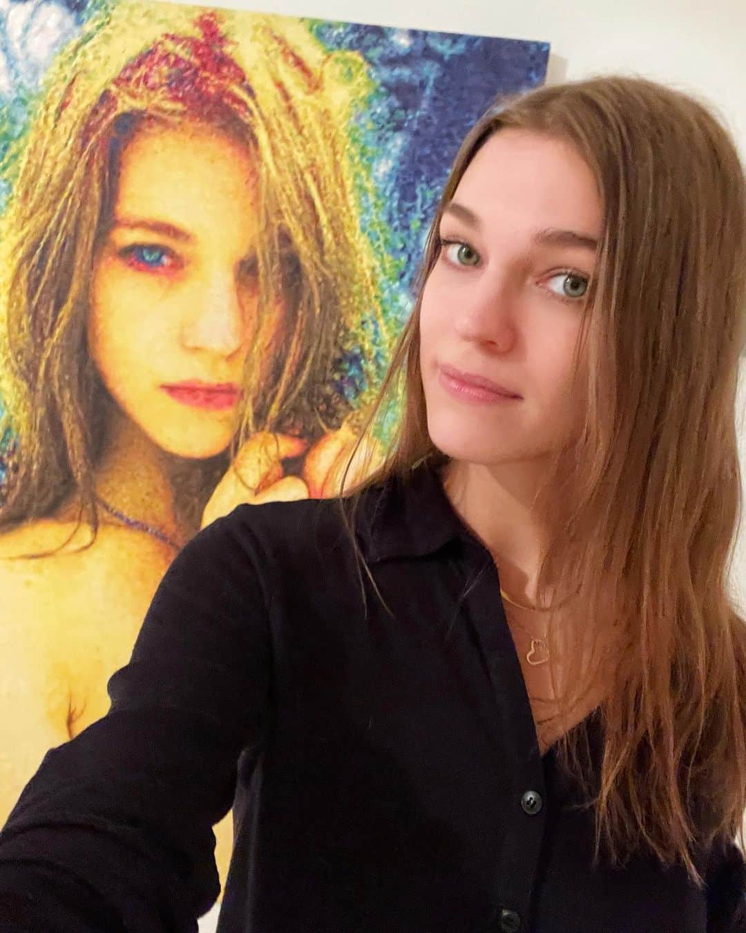 サマンサ・グラドヴィルのインスタグラム：「So happy I got the opportunity to visit my beautiful friend Emerald in her studio and got an up close view of the portraits she created from my shoot with @dylanforsberg 🎨✨ Swipe to see the gorgeous details she puts into every piece 😍 I’ll forever be in awe of your art and your huge heart!! Thank you for being you @emeraldrosewhipple 🙏💕 #artlover #beautifulsoul #expressionism #artappreciation」