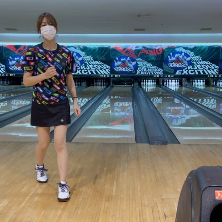 竹原三貴のインスタグラム：「ちょっとフィニッシュ不格好やけど、 久々に気分良く投げられてる👀✨ Feeling better!   #高回転女子 #볼링 #털어치기 #크랭커 #保齡球　 #bowling #highrev #ボウリング #ボーリング #高回転 #ローダウン #볼링하는여자 #ボウリング練習中 #ローダウン #ローダウン女子 #training #sportbowling #연습중🔥 #round1 #ラウンドワンボーリング #ラウンドワン🎳 #hexa」