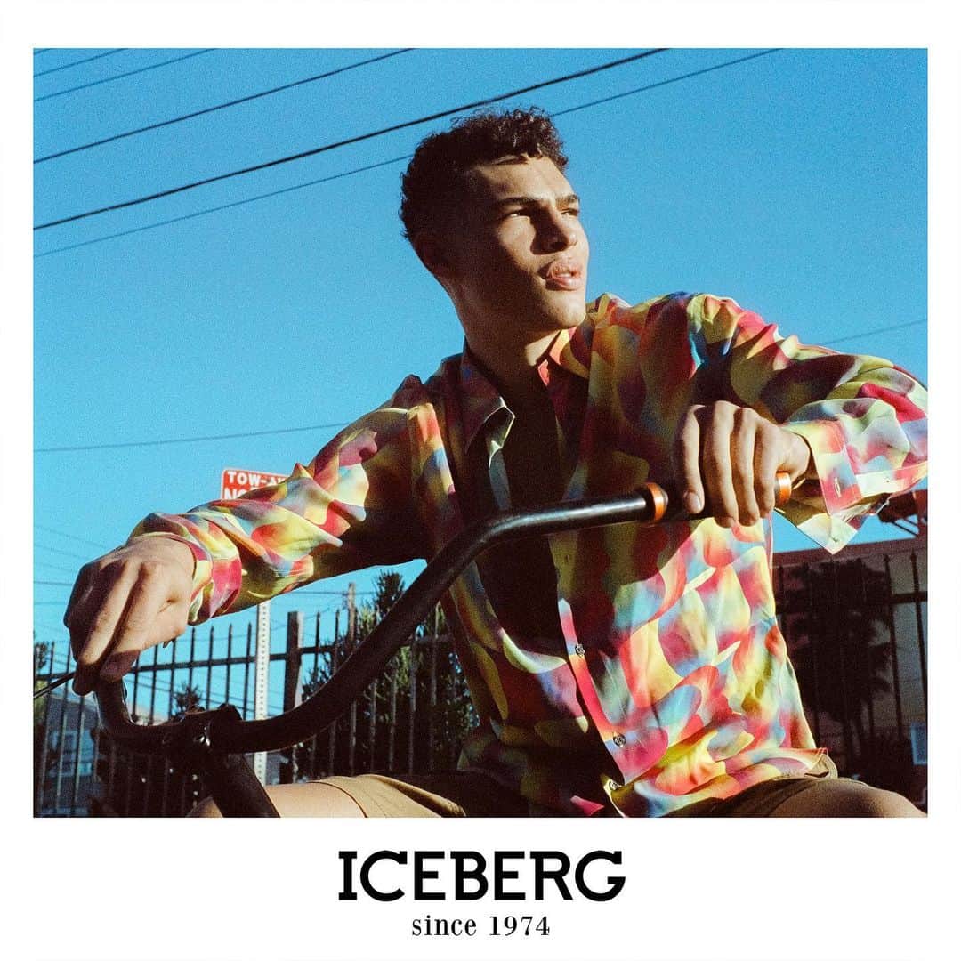 アイスバーグのインスタグラム：「Pop vibes, fun days it’s what weekends are for @noahlbrown #Iceberg1974 #sportswear pic by tree.ny @jameslonglondon @shawnonthemove」