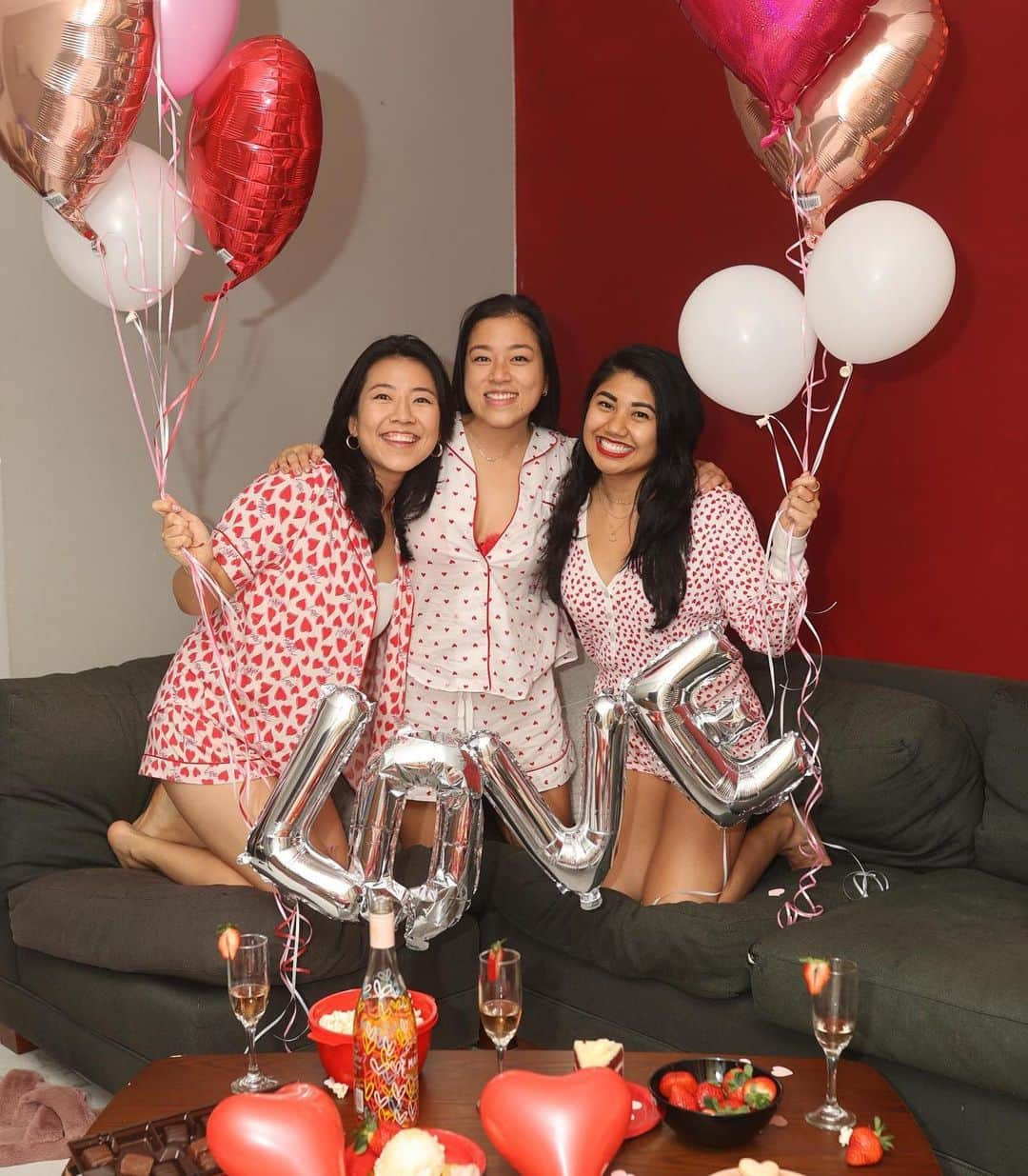 ヴィクトリアズ・シークレットさんのインスタグラム写真 - (ヴィクトリアズ・シークレットInstagram)「Angie—Associate Art Director, Creative Team—celebrates Galentine's Day with her roommates in cute heart PJ sets.​」2月14日 0時56分 - victoriassecret