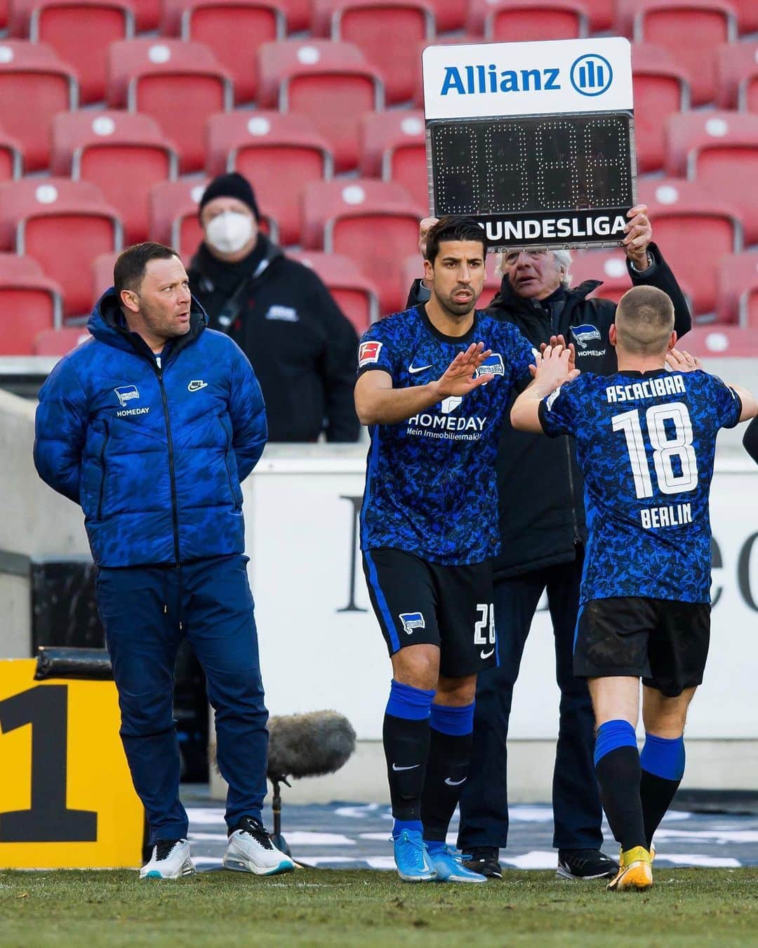 ヘルタ・ベルリンのインスタグラム：「💯. Spiel in der Bundesliga! 🚀 @sami_khedira6  . . #VFBBSC #HaHoHe #herthabsc」