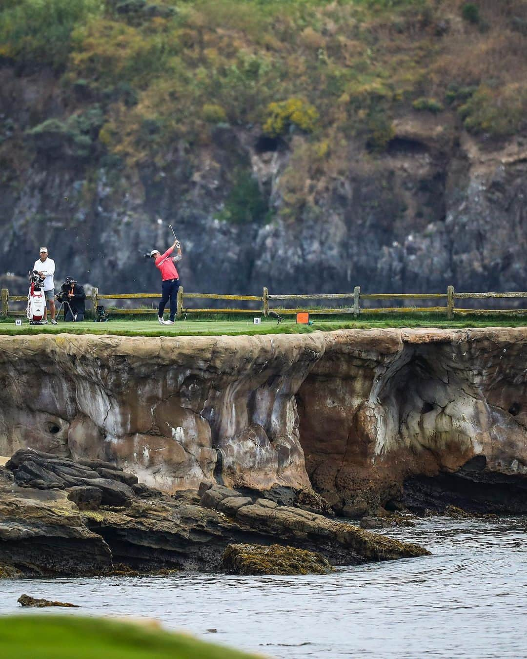 PGA TOURさんのインスタグラム写真 - (PGA TOURInstagram)「Taking it all in on 18. 😍」2月14日 0時59分 - pgatour