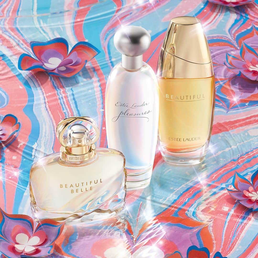 エスティローダーのインスタグラム：「Spritz a little something special to celebrate Valentine's Day.✨ Whether it's a beautiful romantic favorite or a moment of pleasure for your Galentine - you can find the perfect gift for someone special. 💕 Tap to shop!」