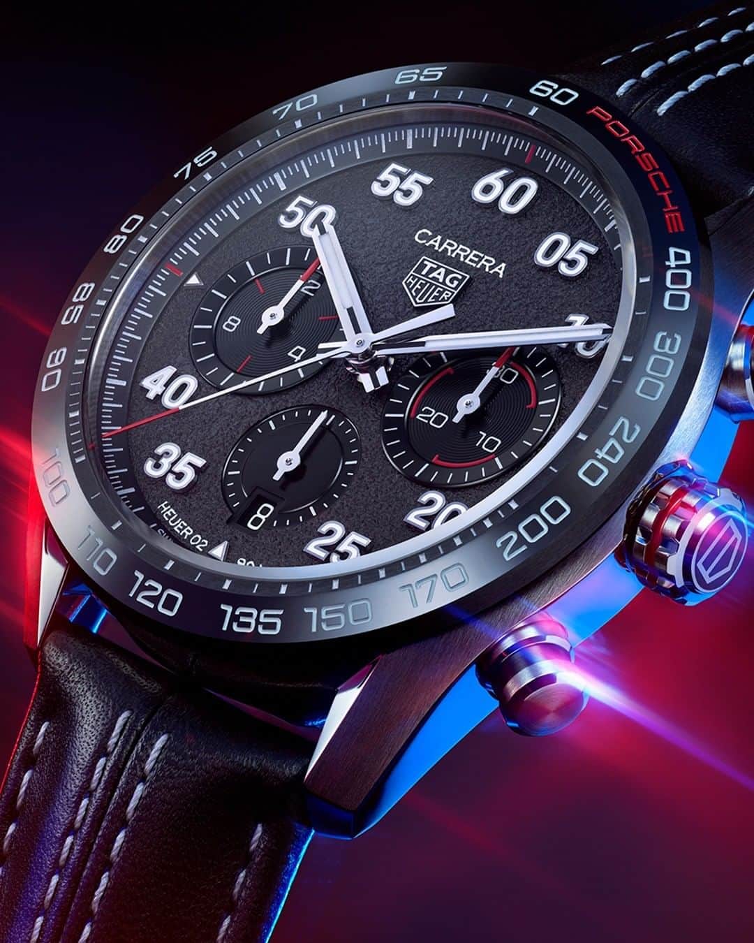 Porscheさんのインスタグラム写真 - (PorscheInstagram)「Are you ready to hit the road? With a sapphire crystal caseback, a rotor mirroring the legendary Porsche steering wheel, and a custom-made dial that recalls the asphalt of the racing tack, the new #TAGHeuerCarreraPorsche Chronograph is primed to pull out full-speed ahead.  #TAGHeuerXPorsche」2月14日 1時00分 - porsche