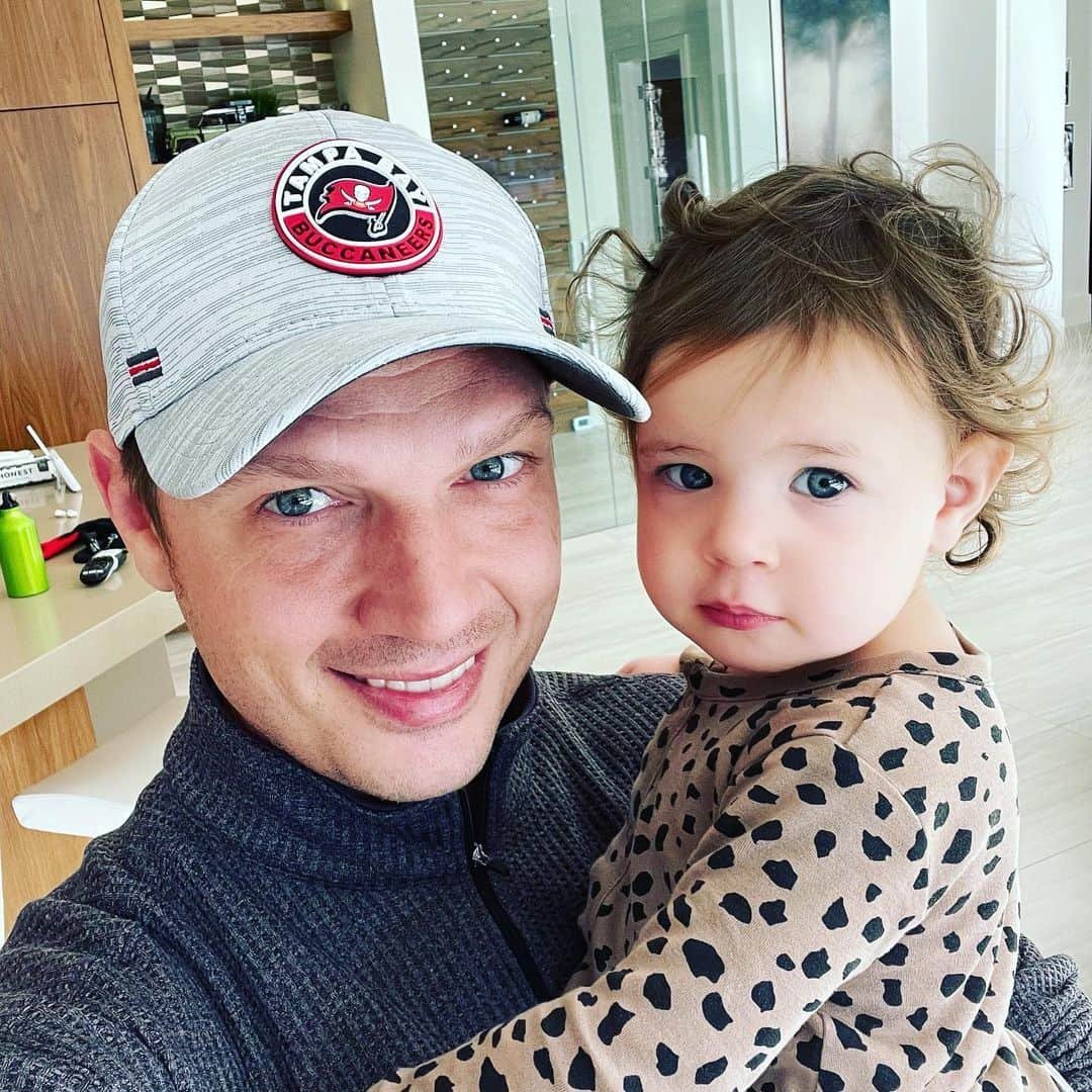 ニック・カーターさんのインスタグラム写真 - (ニック・カーターInstagram)「Full time dad mode right now. She won’t even let me put her down 🥰.   #girldad #fatherhood #parenthood #children #babygirl #inlove #beingthere #love #happyfamily #happyhome #happydaddy #whatilivefor #allforthem」2月14日 1時01分 - nickcarter