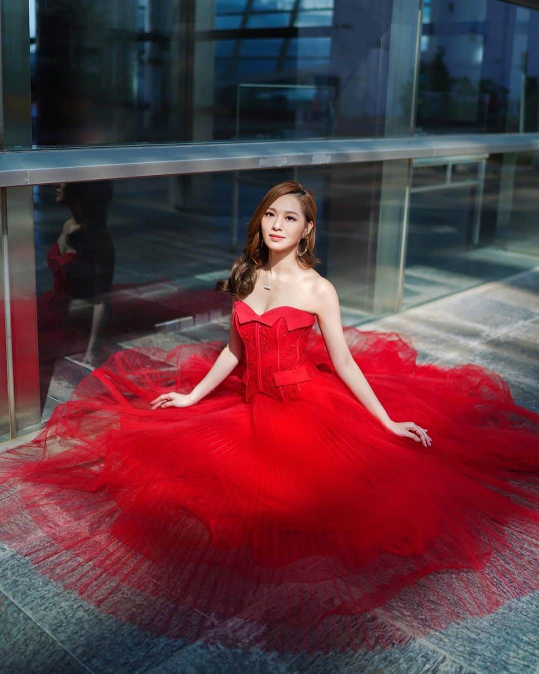 クリスタル・フォンさんのインスタグラム写真 - (クリスタル・フォンInstagram)「20210214 Will you marry me babe? #HappyValentinesDay ❤️ - - - - - - - Makeup & Hair : @kayowang  Gown : @jusere_bridal_official Jewerly : @messikajewelry Styled by @yiu_rex  Pc : @chen2yea  #NOTapreweddingshoot #IamNOTgettingmarried #YET #純粹應節😀」2月14日 1時03分 - crystalfyy