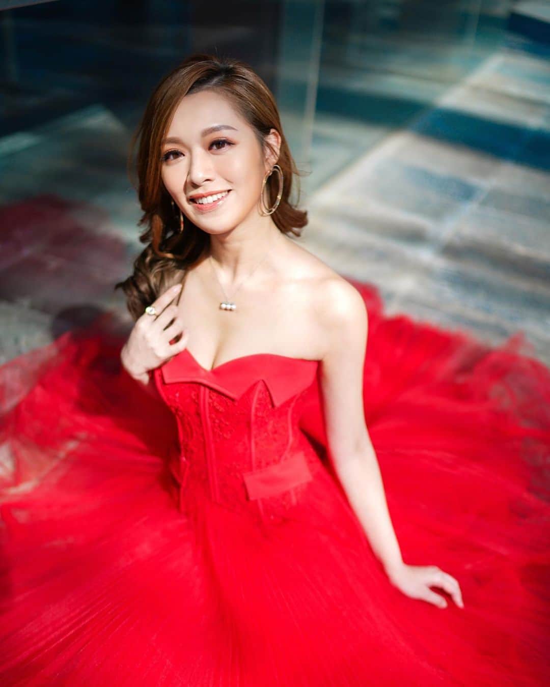 クリスタル・フォンさんのインスタグラム写真 - (クリスタル・フォンInstagram)「20210214 Will you marry me babe? #HappyValentinesDay ❤️ - - - - - - - Makeup & Hair : @kayowang  Gown : @jusere_bridal_official Jewerly : @messikajewelry Styled by @yiu_rex  Pc : @chen2yea  #NOTapreweddingshoot #IamNOTgettingmarried #YET #純粹應節😀」2月14日 1時03分 - crystalfyy