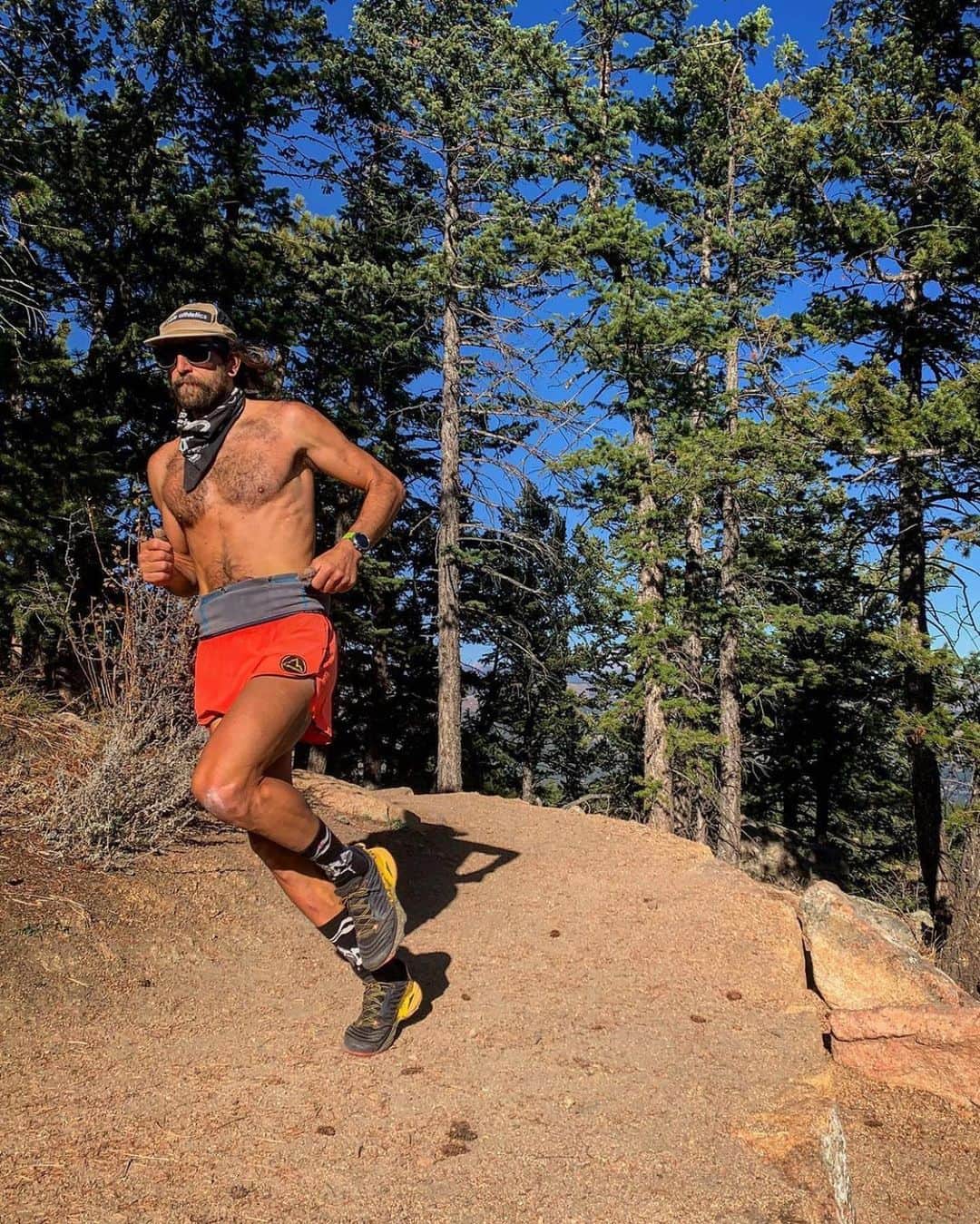 Stanceのインスタグラム：「Explore More🏔... Check out our performance athletic Run socks built with FEEL360™️ technology, available now on Stance.com.  @antonkrupicka  #punksandpoets」