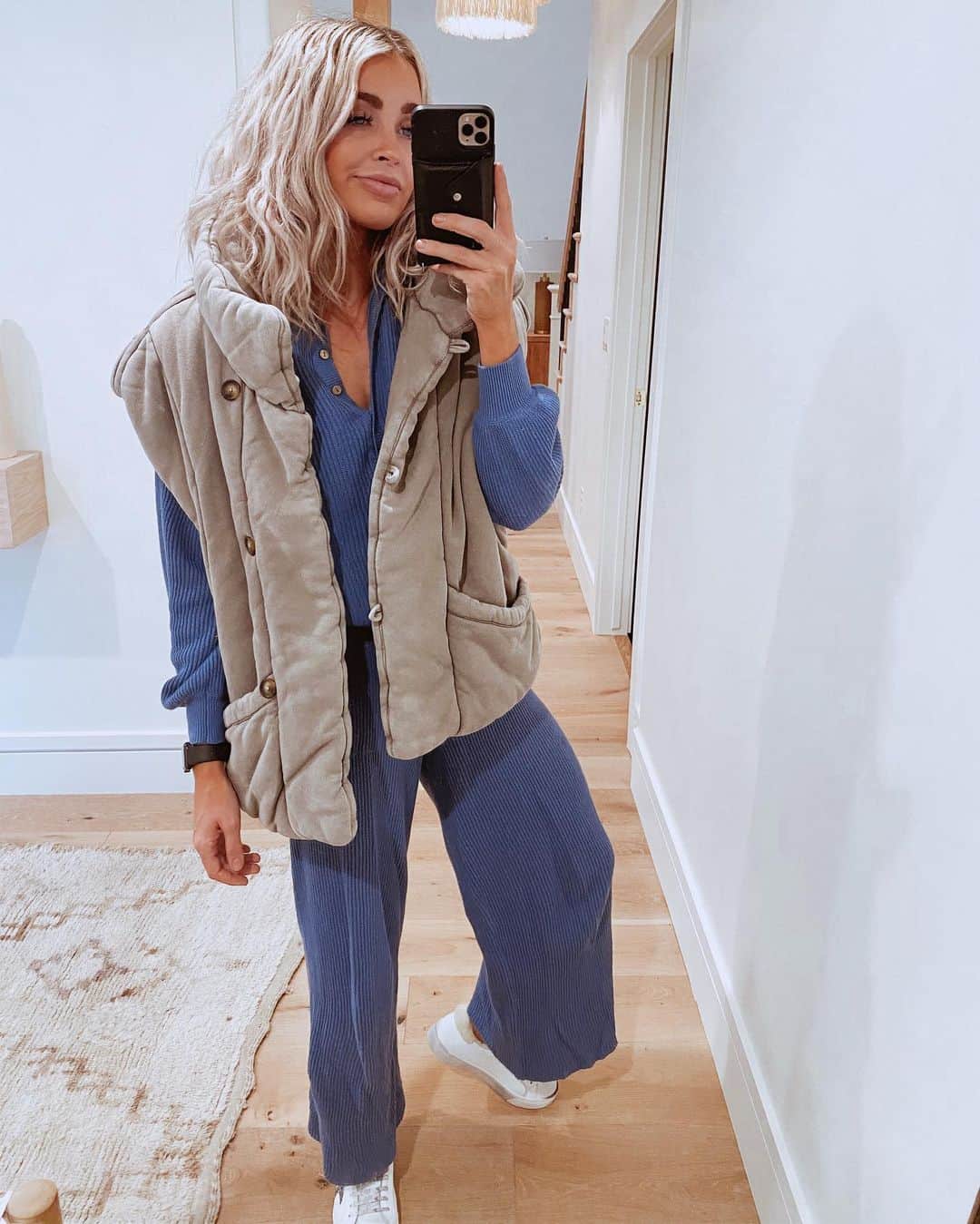 Cara Van Brocklinのインスタグラム：「Easy weekend vibes 📸 http://liketk.it/38hof」