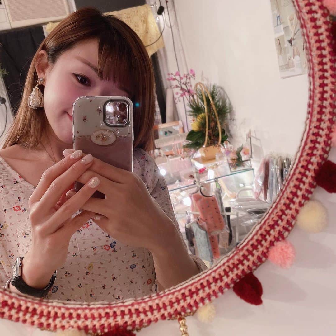 Fleur Fleurのインスタグラム：「💝情人節Valentines Day Special🥰🌸 由一個日本🇯🇵飾物作家 @___sana.accessories  製作嘅iPhone case 可以轉換不同型號的💞 我呢個手造手機殼實在是太美太美！ 手機殼接受訂購🤤🤤👌🏻 將會於2月嘅18-21號嘅飾物market內展出！ 敬請各位親臨市集選購及參觀😘🌹  WhatsApp查詢熱線55729458 銅鑼灣門市地址：銅鑼灣恩平道52號2樓A室」