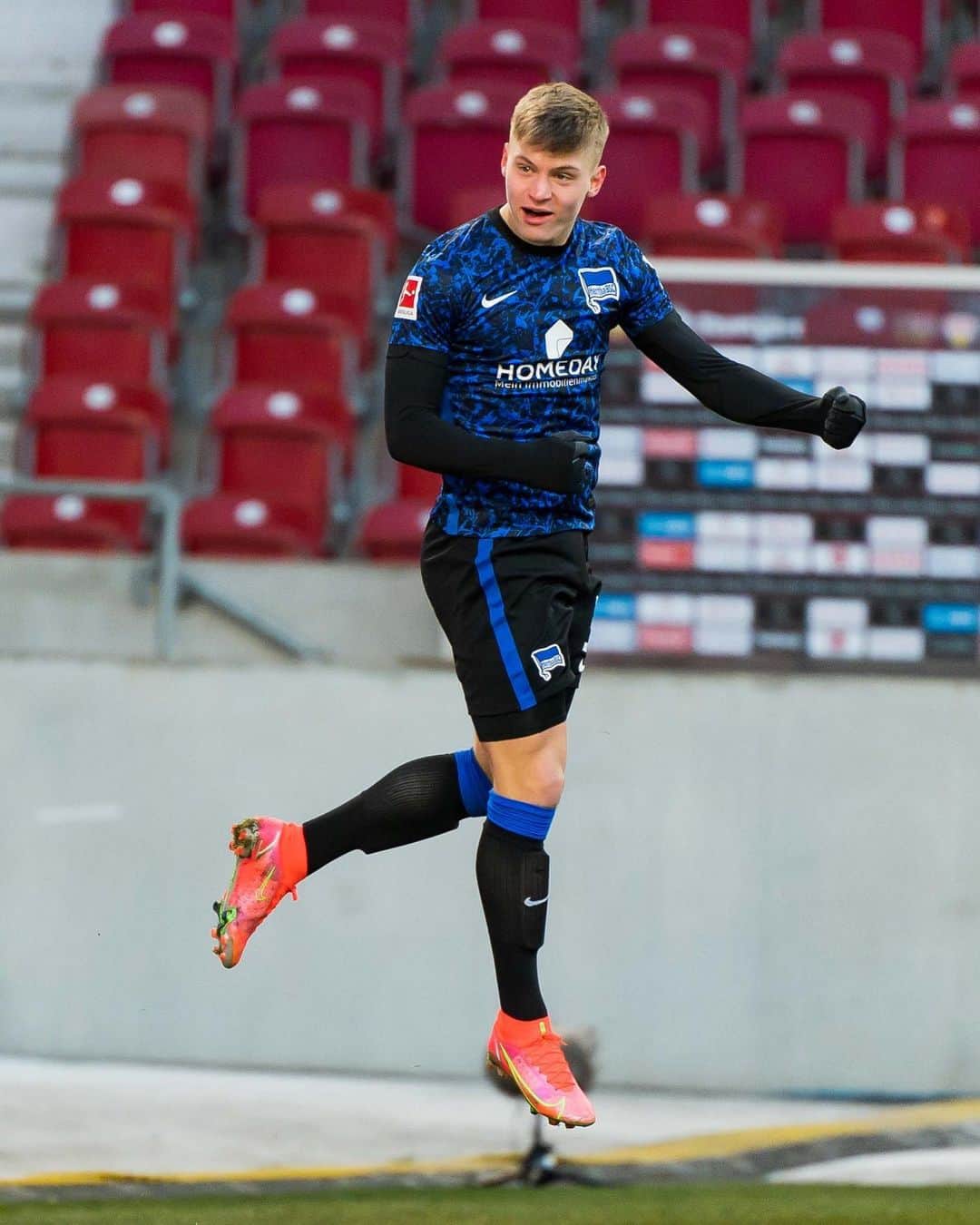 ヘルタ・ベルリンのインスタグラム：「MASCHINE!!! 😍😍😍 @luca_netz 🔥🔥 . . #VFBBSC #GemeinsamHertha #HaHoHe #herthabsc」