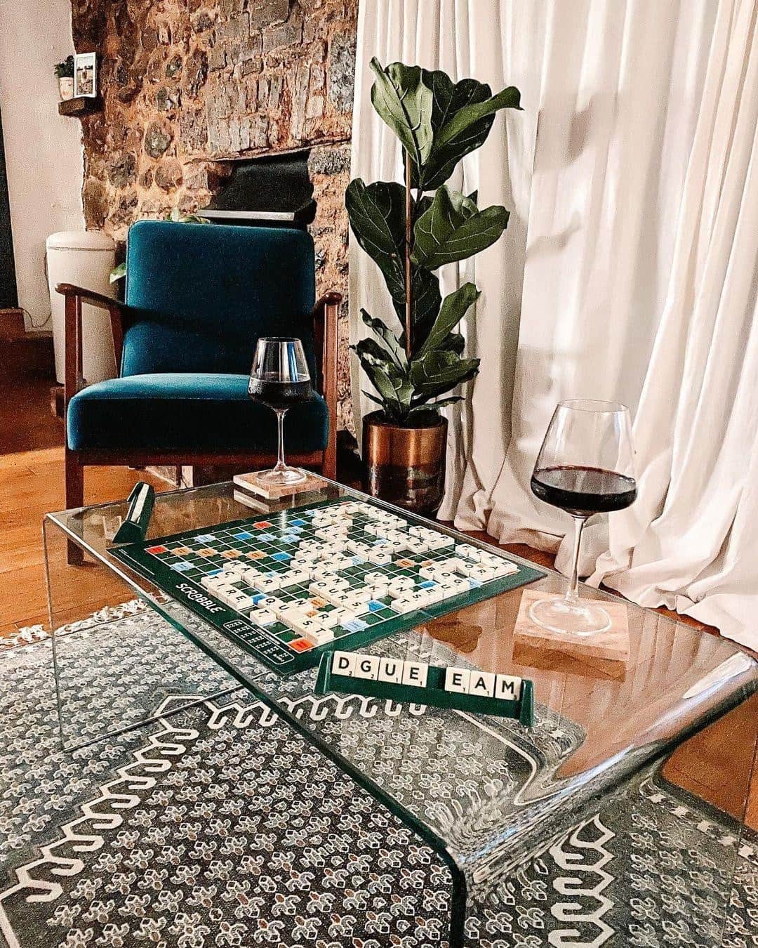 フレンチコネクションのインスタグラム：「Saturday night plans? Sorted✔️(📷: @graceforward).  #FrenchConnection #MyFC」