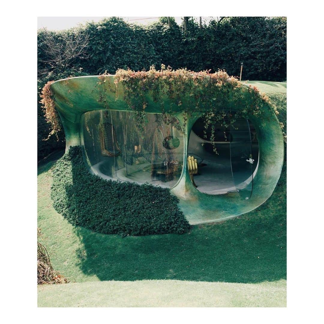 マッタのインスタグラム：「For the love of living in harmony  💚🏠 Casa Orgánica in Naucalpan de Juárez, Mexico designed by Javier Senosiain.」