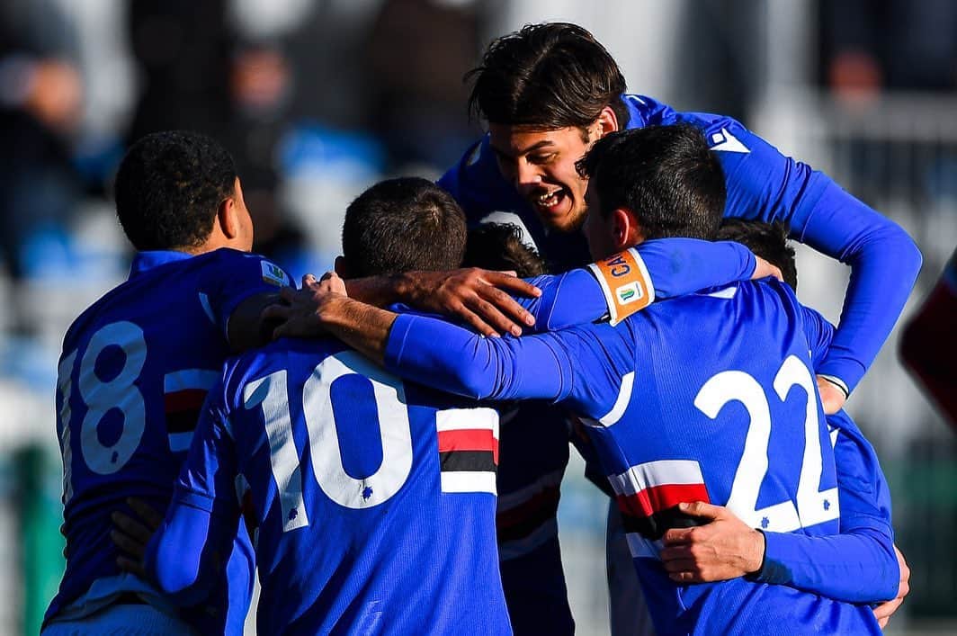 UCサンプドリアのインスタグラム：「Sorrisi da (altri) tre punti‼️ 😁😁😁  #SampSPAL 2-1.  #Primavera1TIM.  📷 @simonearveda」