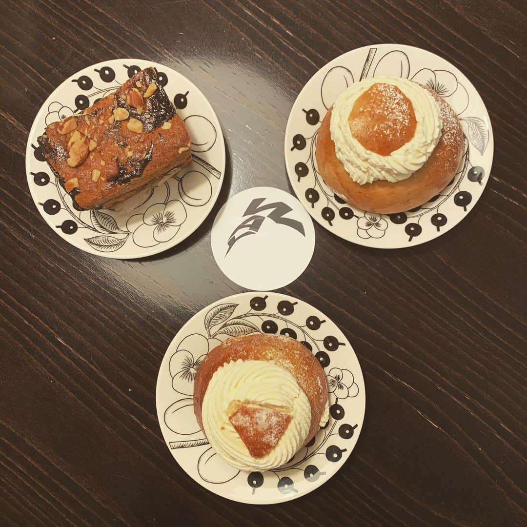 田中亜土夢さんのインスタグラム写真 - (田中亜土夢Instagram)「Way Bakey @way_bakery   #laskiaispulla  #cake #Finland #Helsinki #WayBakey #ラスキアイスプッラ」2月14日 1時42分 - atom_tanaka_official