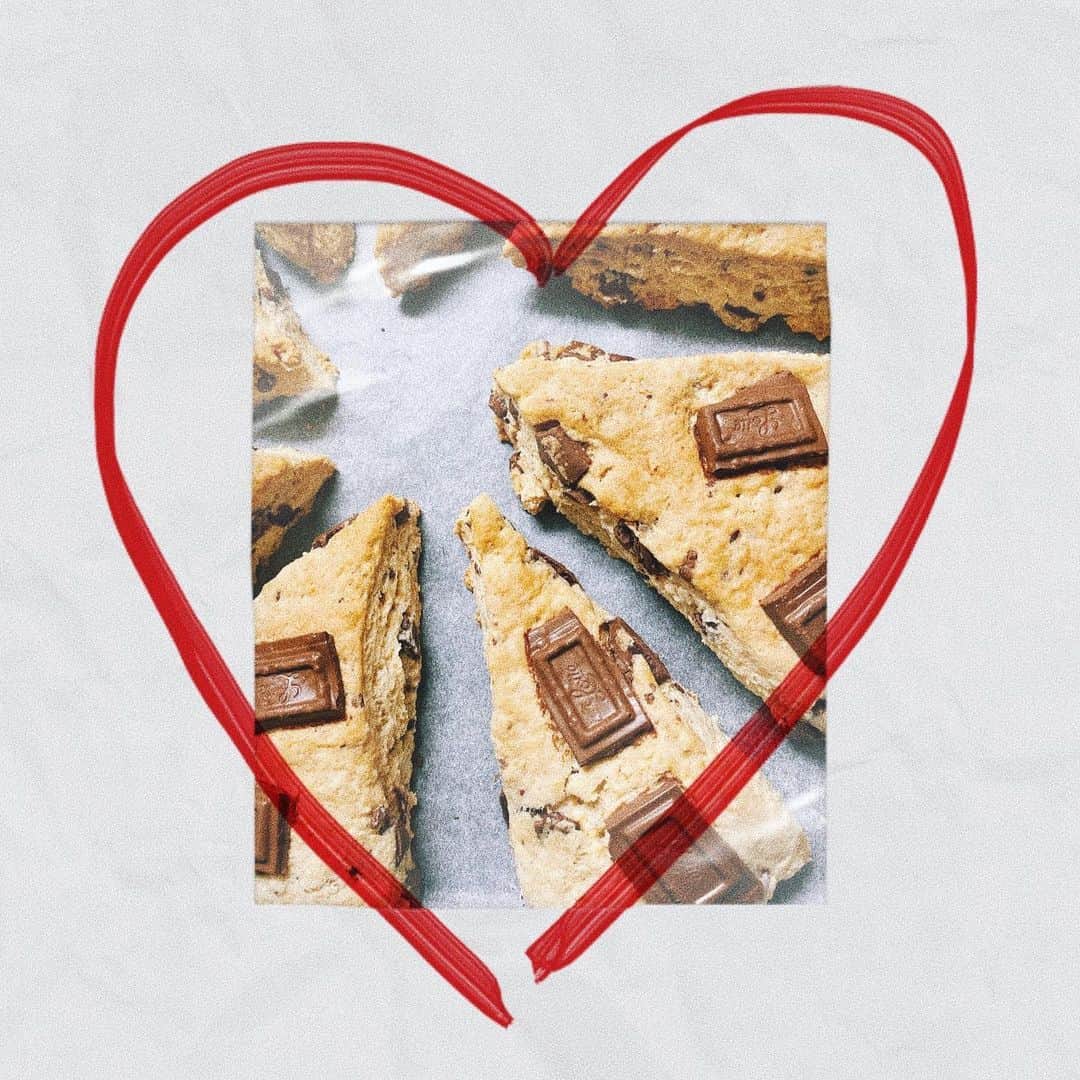 滝口成美のインスタグラム：「簡単スタバ風スコーン🧈🍫🥣 #valentine」