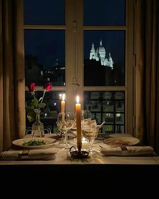 Vogue Parisさんのインスタグラム写真 - (Vogue ParisInstagram)「Yes, it’s Valentine’s Day this weekend, and if you’re looking to make it a little more special, we’ve put together a seductive list of hotels in Paris where you can book a room with a view, a massage and a delicious dinner to celebrate the lovers’ holiday, either with someone special or even on your own! Check out our selection on Vogue.fr」2月14日 1時40分 - voguefrance