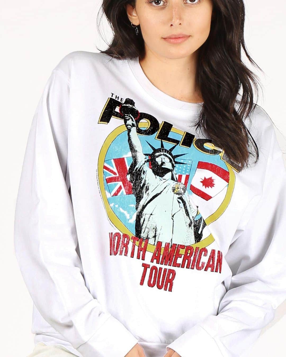 プリンス ピーターのインスタグラム：「🌙 WaLkInG oN tHe MoOn 🌙   Link to purchase in pic!  #police #thepolice #pullover #pullovers #graphicpullover #graphicpullovers #bandapparel #comfy #comfyoutfit」