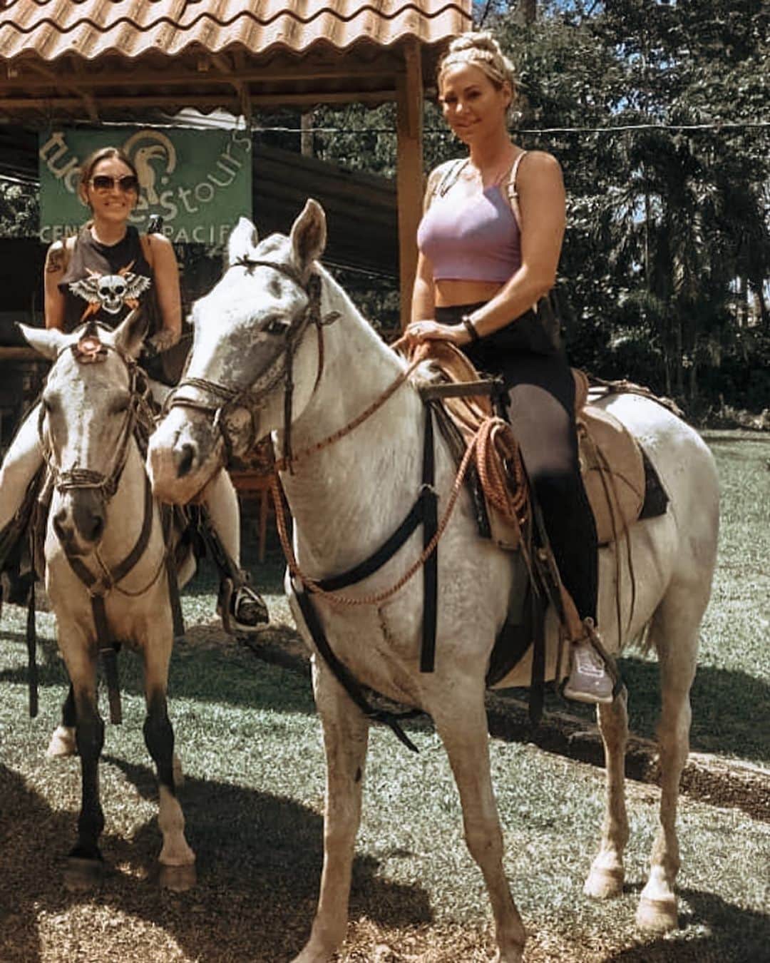 Kindly Myersさんのインスタグラム写真 - (Kindly MyersInstagram)「Horseback riding in Costa Rica with @tucanestours」2月14日 1時44分 - kindlymyers