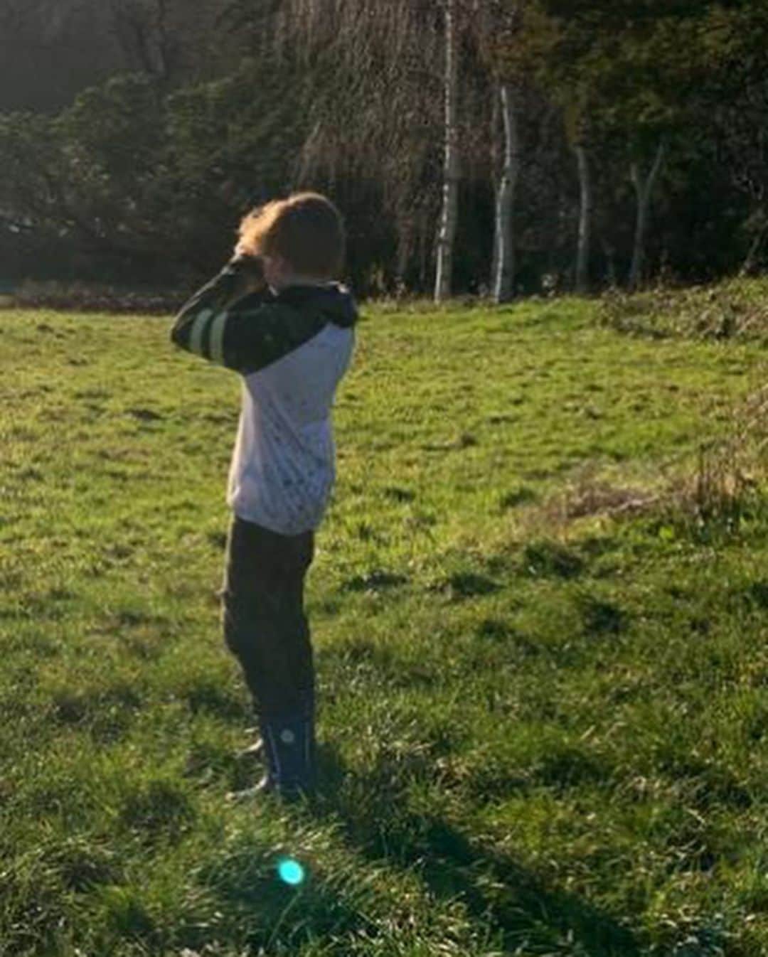 ファーン・コットンさんのインスタグラム写真 - (ファーン・コットンInstagram)「Thoughts this week.  Pic 1) Me and Lola walking, talking and realising our faces had numbed in the freezing wind. She is now taller than me and one shoe size bigger!  Pic 2) Little Honey pot showcasing so much wisdom for a 5 year old. She’d also rather a cream cheese bagel than a proper meal any day of the week.  Pic 3) My big beautiful boy who turns 8 next week. It’s often like living with a caged tiger during lockdown as Rex needs to run and be free so we’re looking to spring for hope and more time outside.  Pic 4) Why is THIS not on the front page of all news papers rather than the constant fear mongering?  Pic 5) Chinese New Year and the year of the ox. Reminiscing about Chinese news year two years ago when my darling Gok taught me how to make dumplings from scratch.  Pic 6) getting the most beautiful @happyplaceofficial short film ready for you all for valentines tomorrow. It makes me cry every time I watch it and I can’t wait for you to see it tomorrow over on the Happy Place account!  Pic 7) There’s a brand new Sounds of The 90’s for you over at @bbcsounds  Thanks for listening every week. Making this show brings me so much joy. We also found out yesterday that we are in the top 10 most listened to music mixes on Sounds, so from me Hannah and Claire who make the show.... thank YOU!」2月14日 1時45分 - fearnecotton