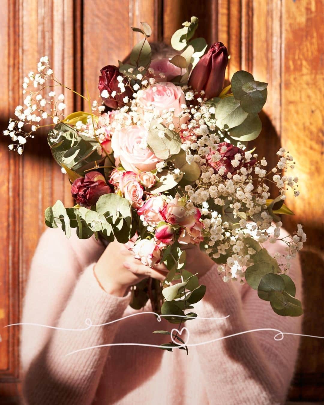 のインスタグラム：「Brighten up your day 💐⁣ ⁣ Buying yourself some flowers is a great way to bring a splash of color into your day.⁣ We know you might be far away from your friends at the moment but tag your girl squad below to send them this virtual Galentine's bouquet. ⁣ ⁣ #Galentines #SupportingWomen #Flowers #Love #Girls #Women #LOccitane」