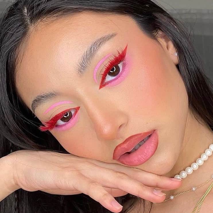 BH Cosmeticsのインスタグラム：「Roses are red, violets are blue, all we gotta say to @glamxbrit in Bellini Blush is... come thruuu 😉🌹 #bhcosmetics」
