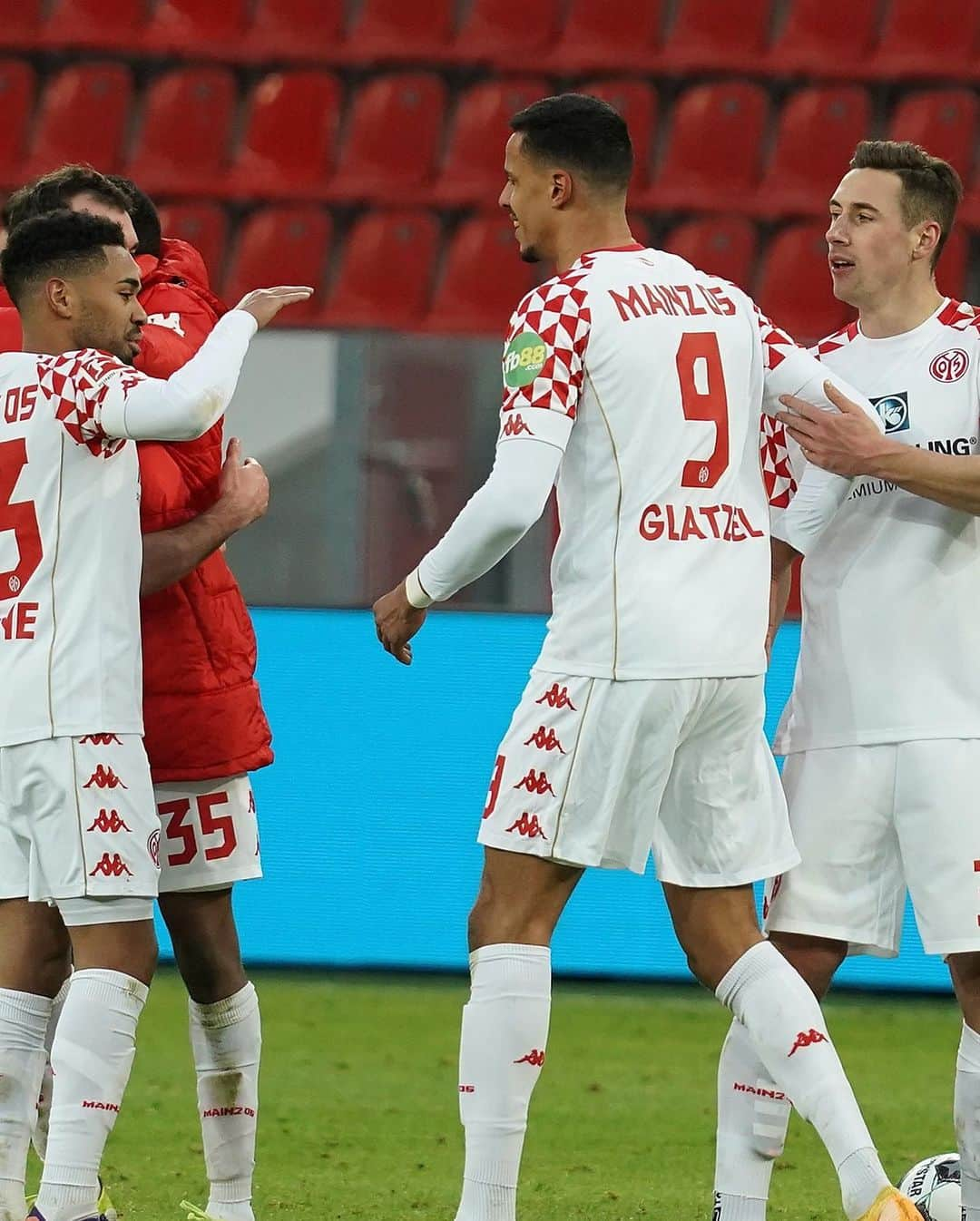 1.FSVマインツ05さんのインスタグラム写真 - (1.FSVマインツ05Instagram)「Glückwunsch zum 1. Bundesliga-Tor, Bobby! 😍💪 #mainz05 #bundesliga」2月14日 2時07分 - 1fsvmainz05