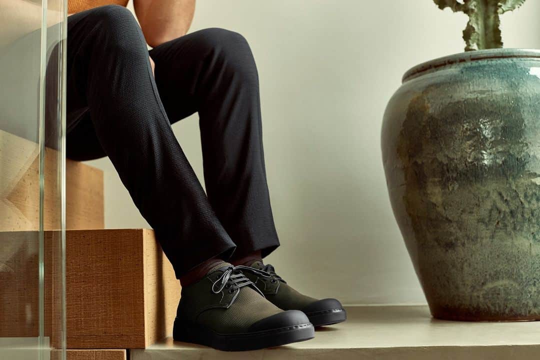 カナーリのインスタグラム：「Textured with a multi-fabric design, the new green derby shoes are the ultimate expression of Canali Black Edition. #DrivenByImagination #CanaliSS21 #Canali1934 #MadeInItaly」