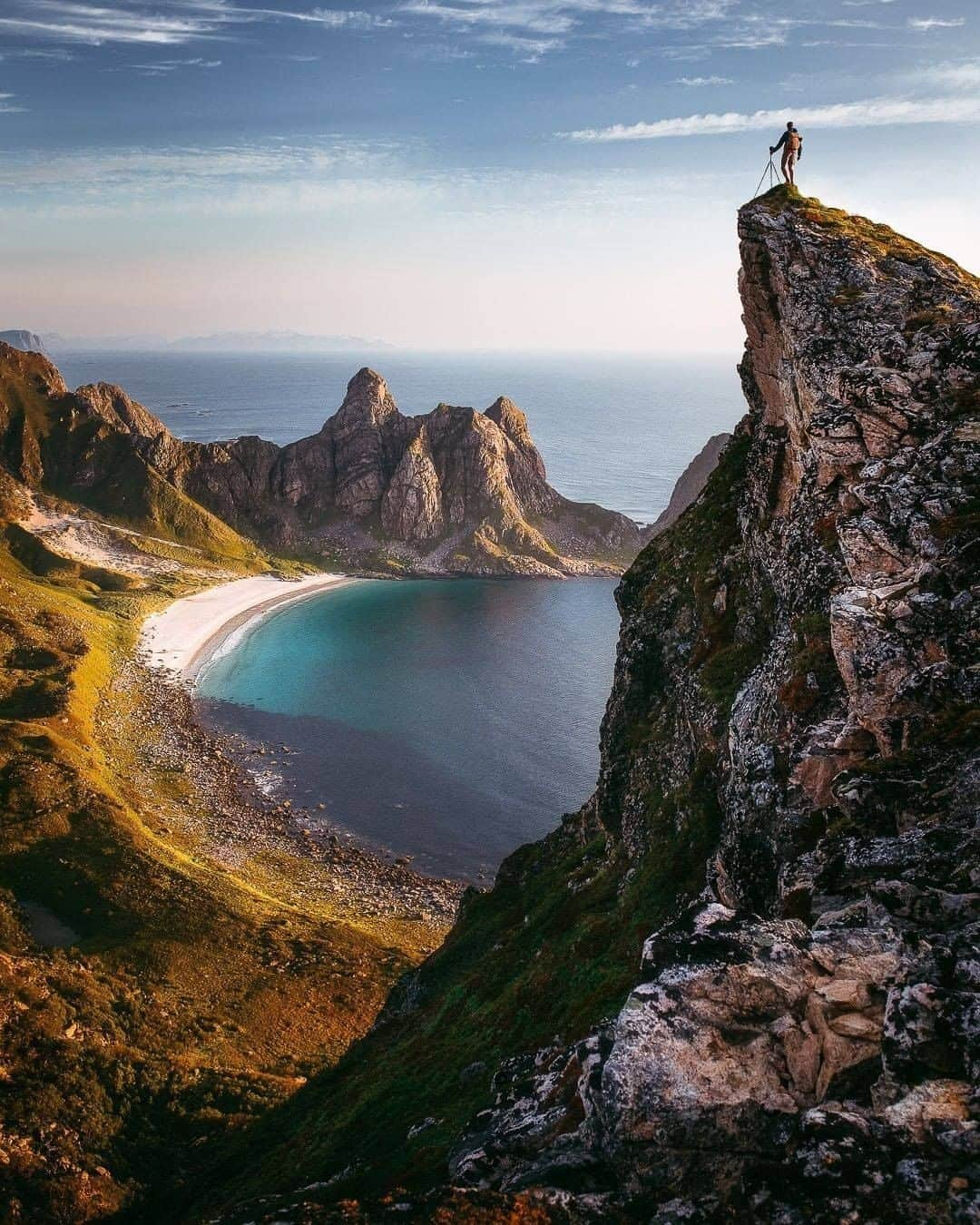 Discover Earthさんのインスタグラム写真 - (Discover EarthInstagram)「Northern Norway's most stunning viewpoints. A breathtaking ride through Vesteralen's high summits and sandy beaches.  📌 Vesteralen, norway #discovernorway🇳🇴 with @tomashavel  . . . .  #norway  #norge  #visitnorway  #oslo  #mittnorge  #ilovenorway  #bestofnorway  #lofoten  #dreamchasersnorway  #landscapesofnorway  #oslove  #ig_norway  #fjord  #norgefoto  #ig_nordnorge  #bergen  #norges_fotografer  #scandinavia  #northernnorway  #visitoslo  #highlightsnorway  #thebestofnorway  #oslobilder  #wu_norway  #liveterbestute  #nordnorge  #norwegian  #loves_norway  #mittfriluftsliv」2月14日 2時00分 - discoverearth