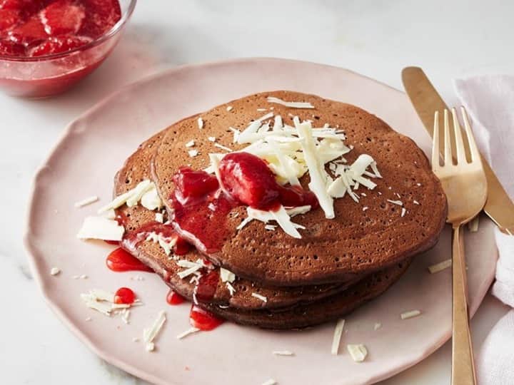 HGTVさんのインスタグラム写真 - (HGTVInstagram)「Serve breakfast in bed for Valentine's Day with Chocolate Pancakes with Caramel Strawberry Sauce from @FoodNetwork 🍓 🥞 ❤️ ⁠ ⁠ These rich chocolate pancakes are stacked high with chunks of white chocolate between the layers and served with a warm caramel-strawberry sauce. 🤤 ⁠ ⁠ This decadent dish is part of Food Network's Year of Pancakes. 😍 Want a new recipe for pancakes to try every month this year? 🙋‍♀️ Head to the link in our profile (and click on the photo of these yummy pancakes) to read all the recipes. 🔝 💌⁠ ⁠ 📸 Katie Mathis⁠ ⁠ #FreshStart #FoodNetwork #pancakes #valentinesday #valentinesbreakfast #breakfastinbed #recipes」2月14日 2時02分 - hgtv